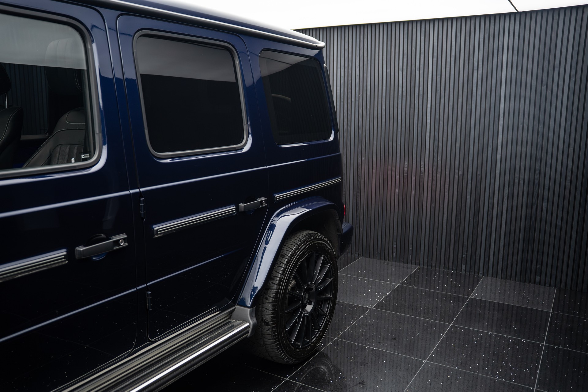 MERCEDES-BENZ G 400 d AMG Line 9G-Tronic-image-19