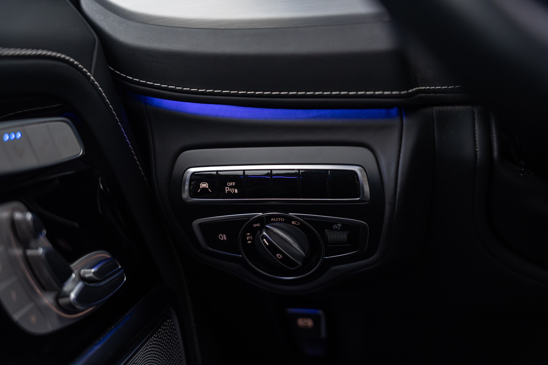 MERCEDES-BENZ G 400 d AMG Line 9G-Tronic-image-10