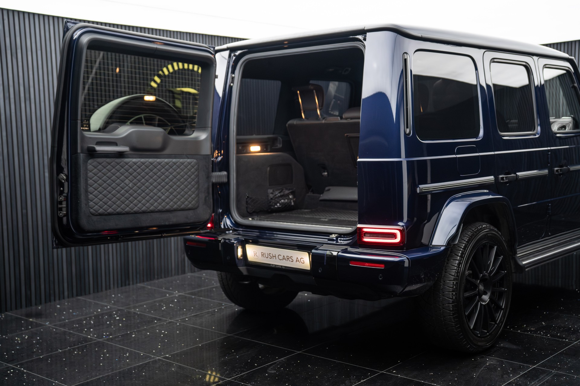MERCEDES-BENZ G 400 d AMG Line 9G-Tronic-image-16