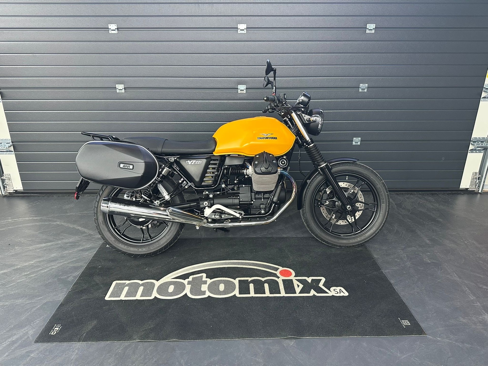 MOTO GUZZI V7 II Stone 750 A-image-2