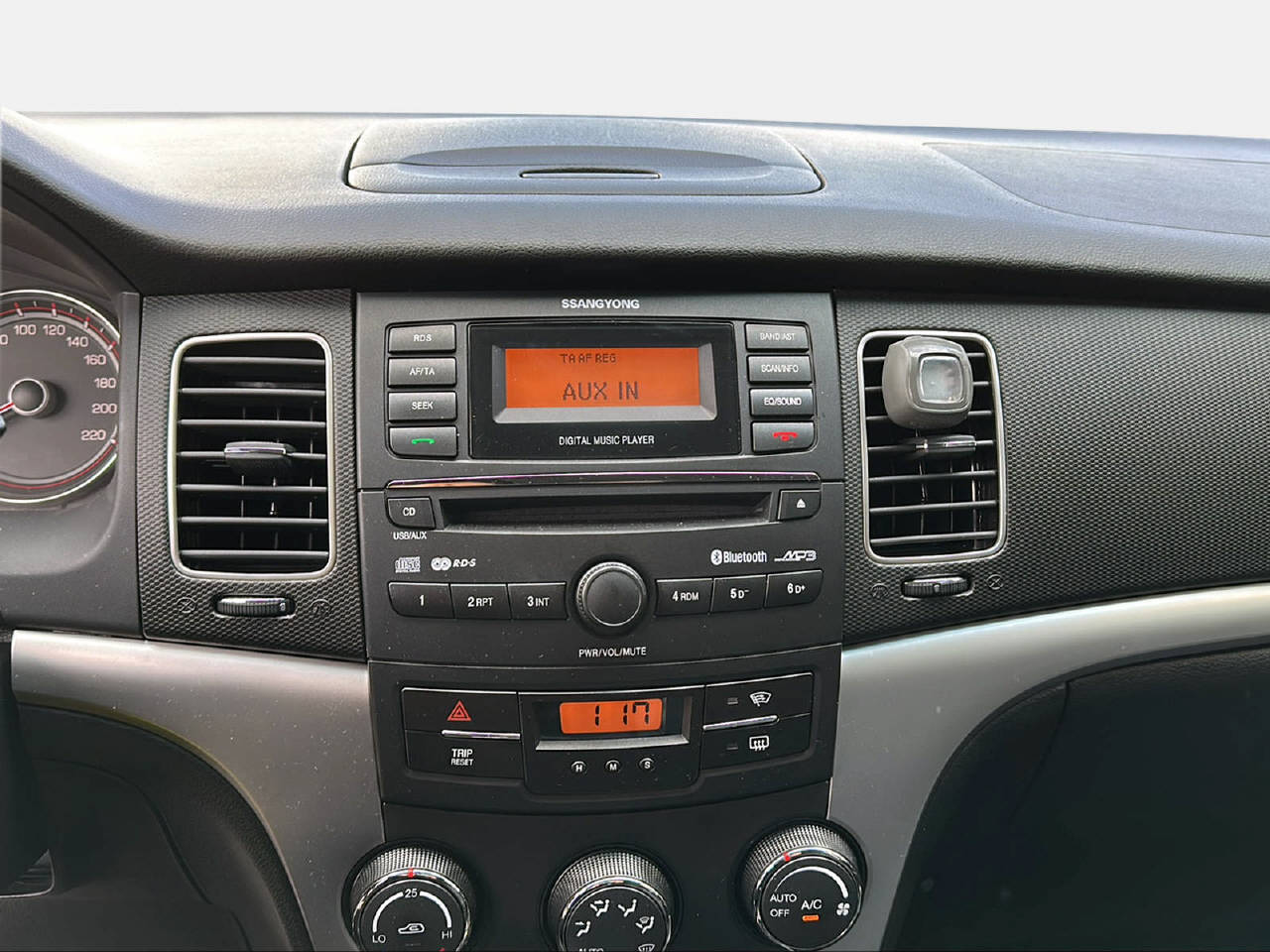 KGM-SsangYong Korando 2.0 e-XDi Sapphire 4WD-image-11