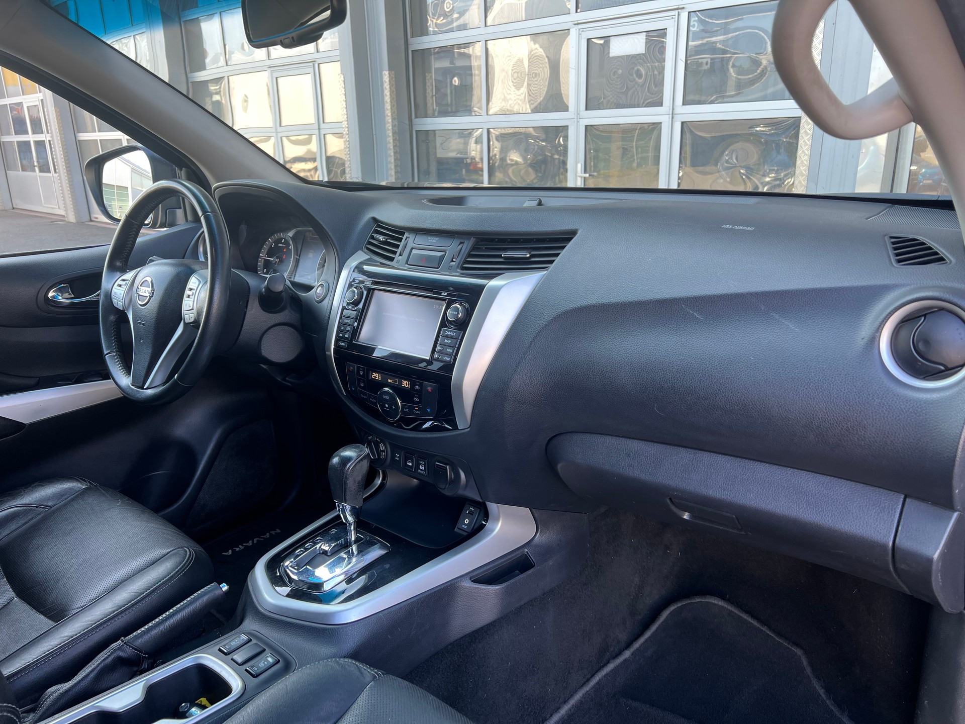 NISSAN Navara Double Cab Acenta 2.3 dCi 4WD-image-10