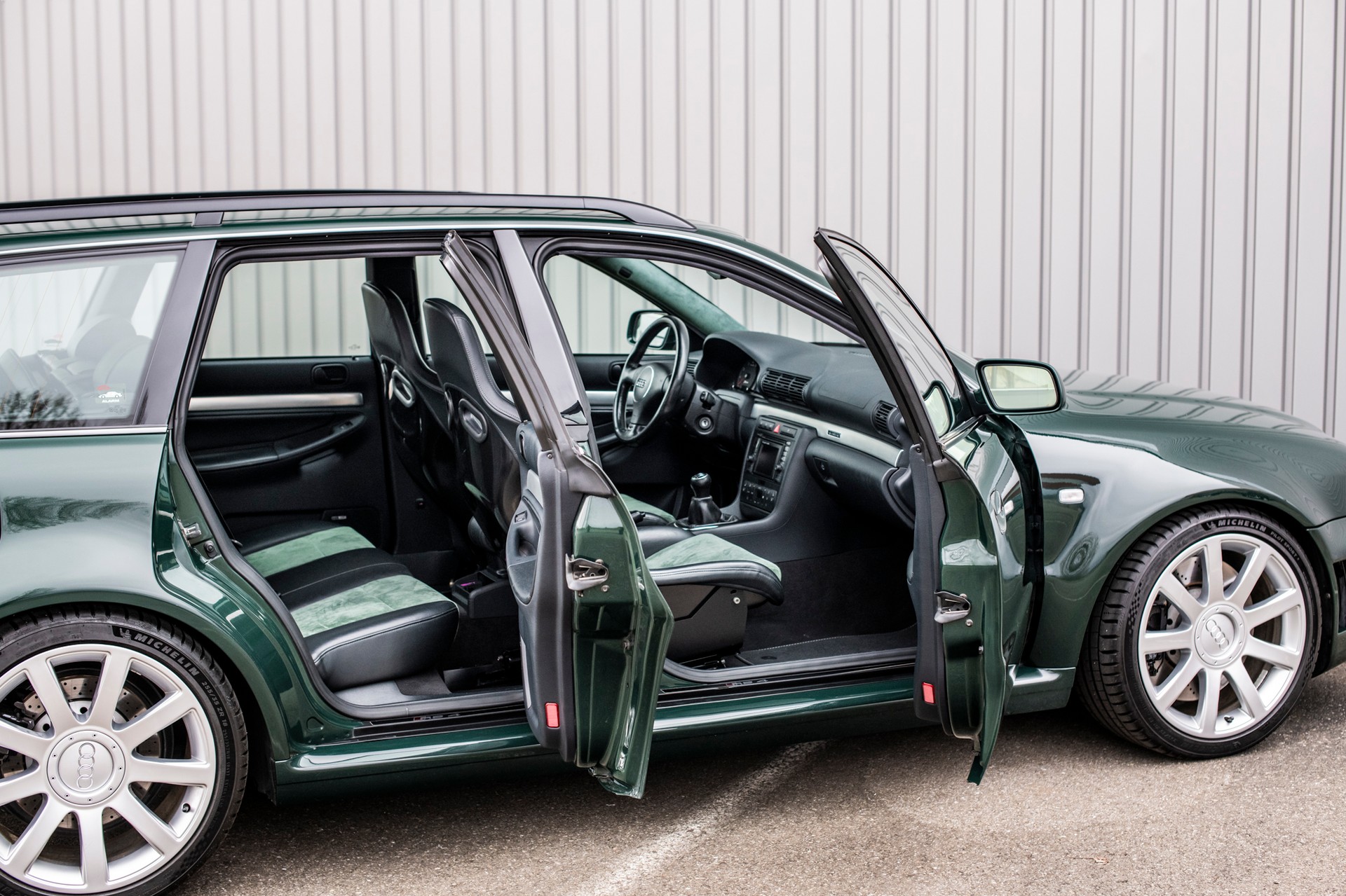 AUDI RS4 Avant quattro-image-8