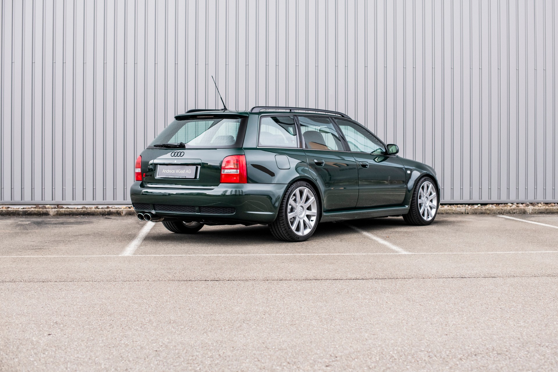 AUDI RS4 Avant quattro-image-1