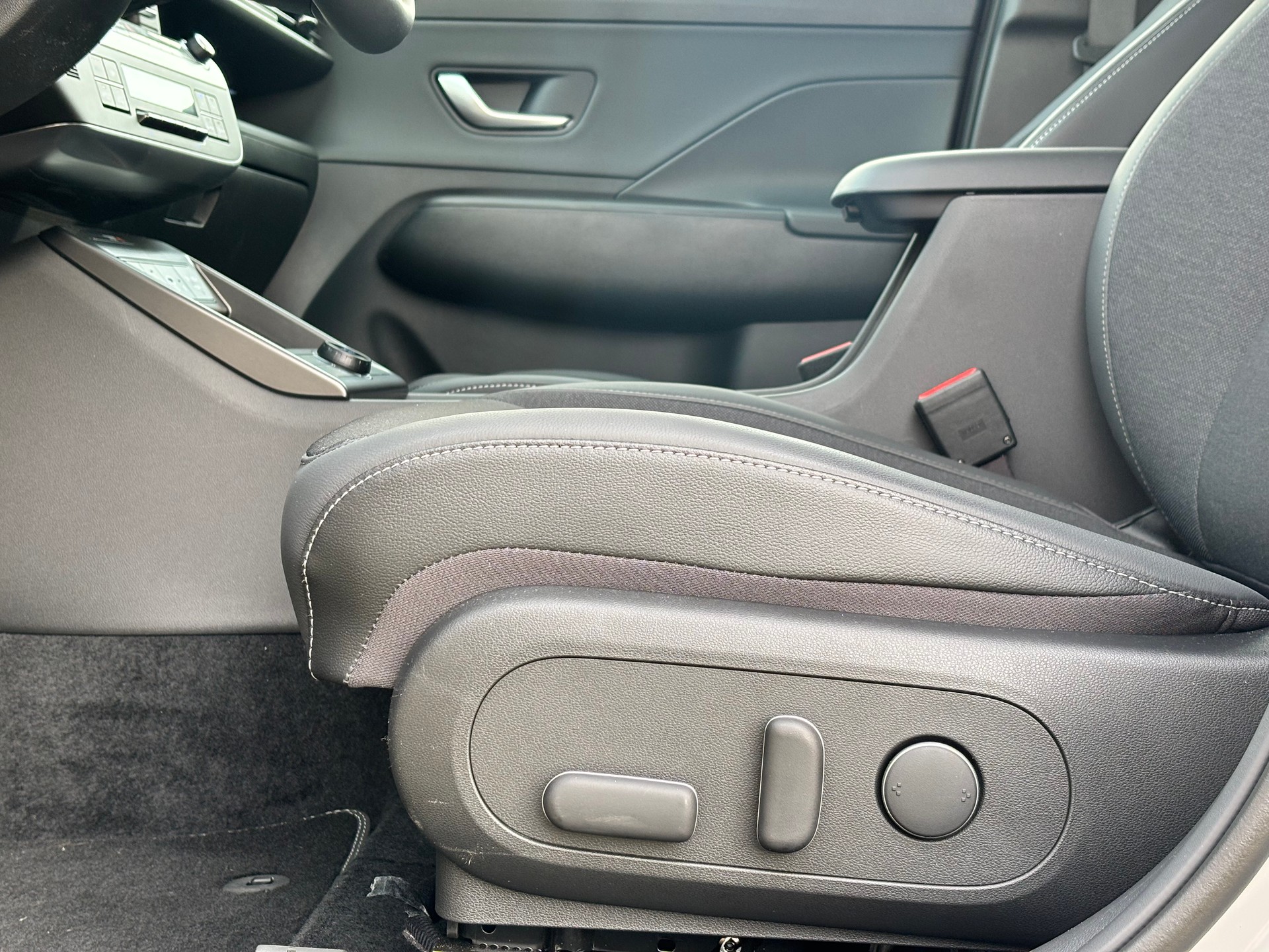 HYUNDAI Kona 1.6 GDi HEV Amplia DCT-image-21