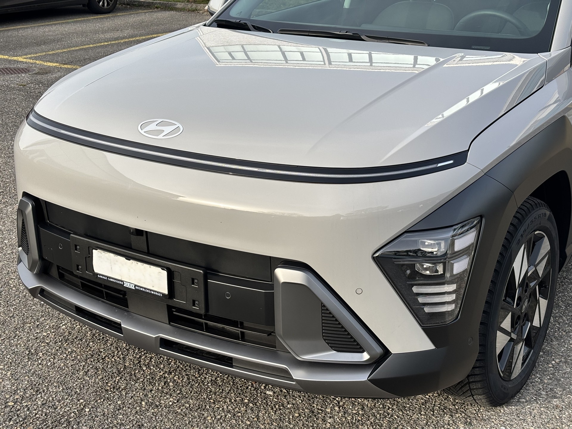 HYUNDAI Kona 1.6 GDi HEV Amplia DCT-showroom-element-1