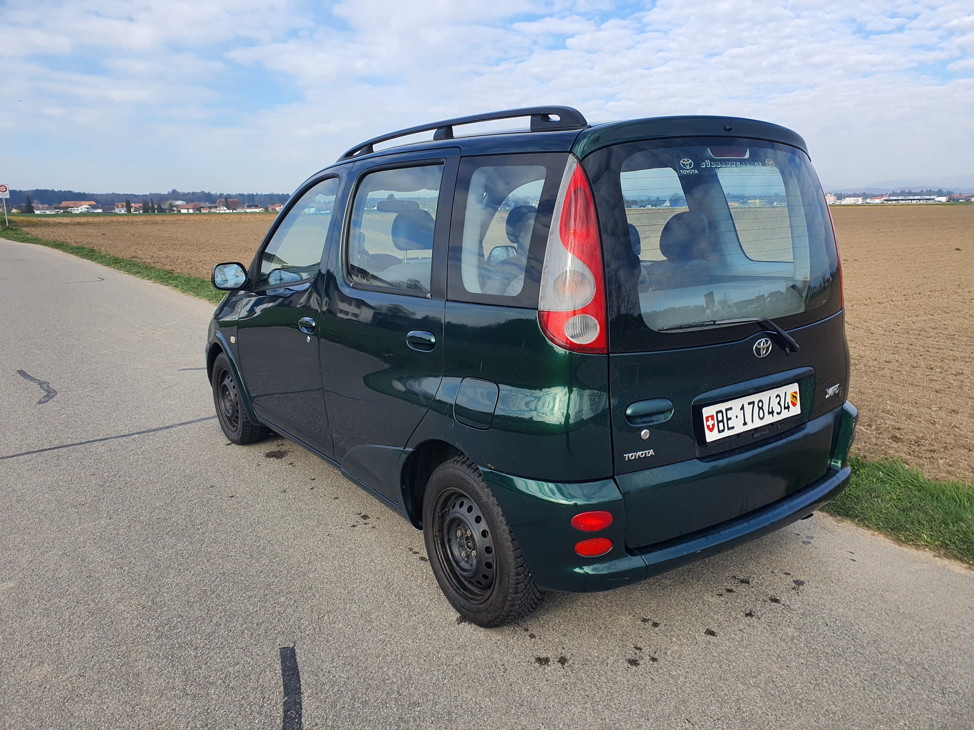 TOYOTA Yaris Verso 1.3 Linea Luna-image-3