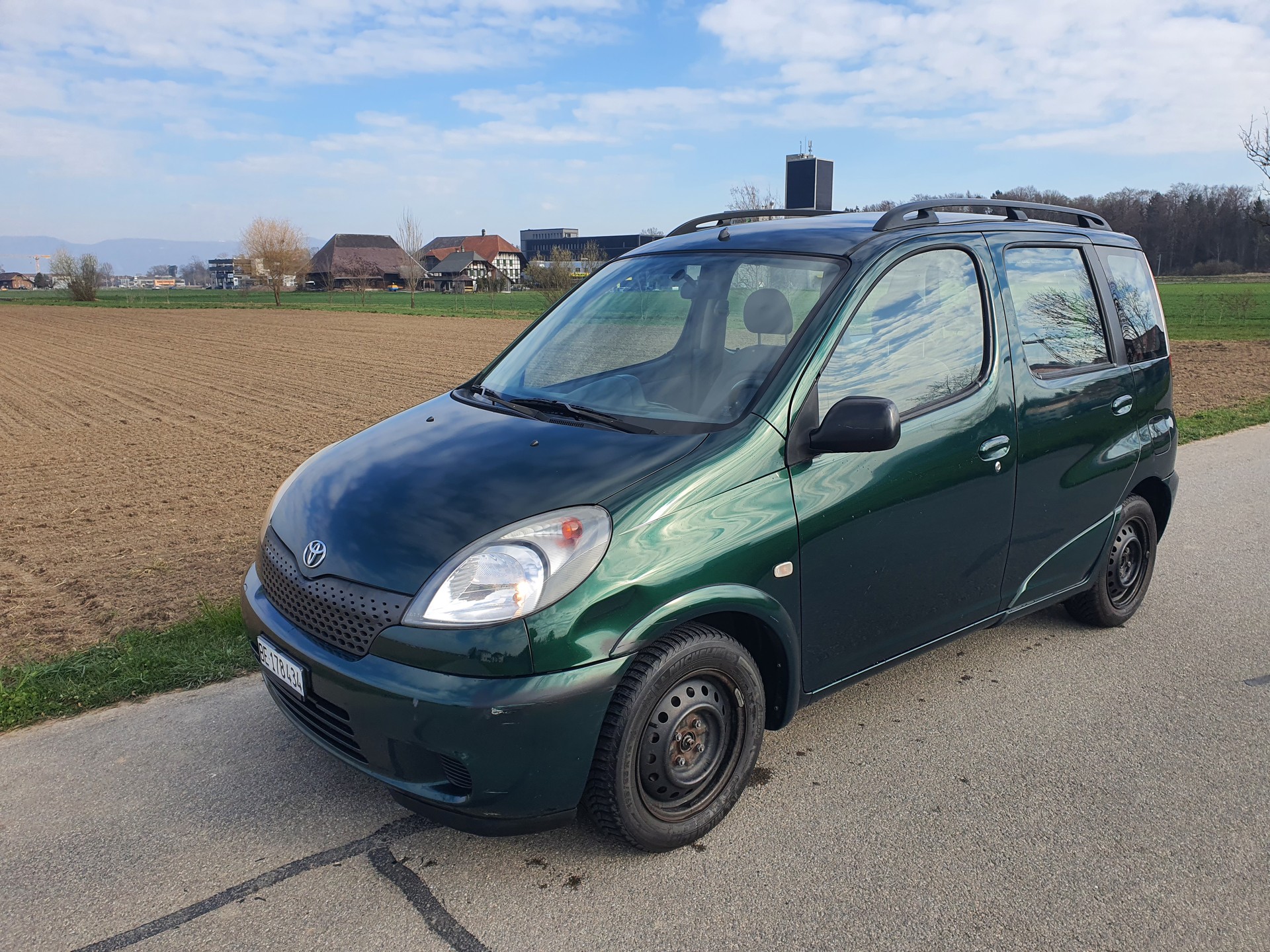 TOYOTA Yaris Verso 1.3 Linea Luna-image-1