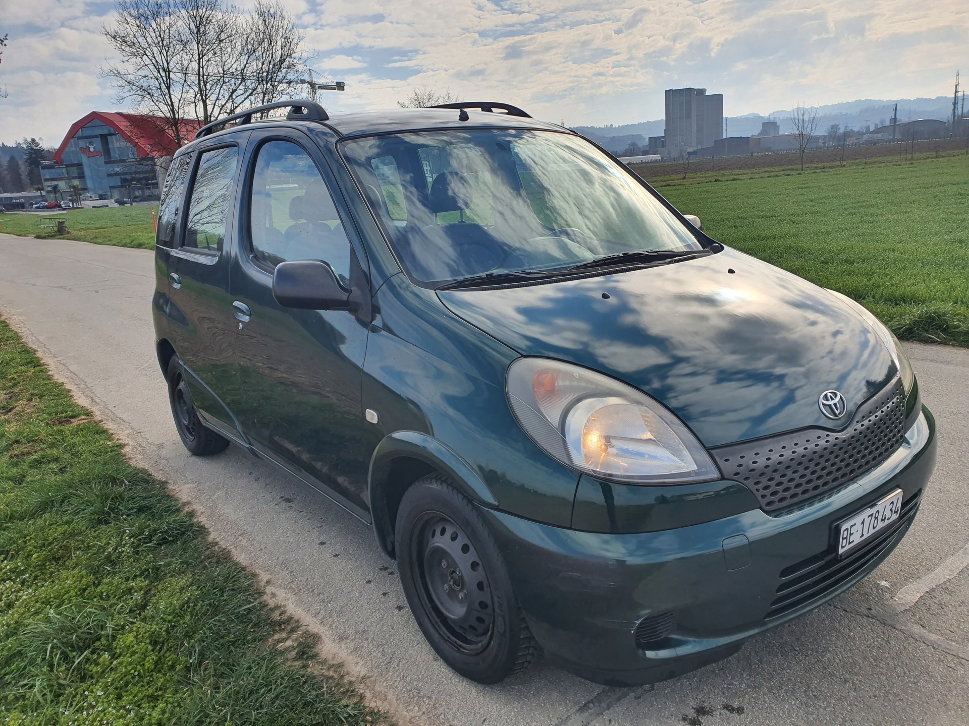 TOYOTA Yaris Verso 1.3 Linea Luna-image-2