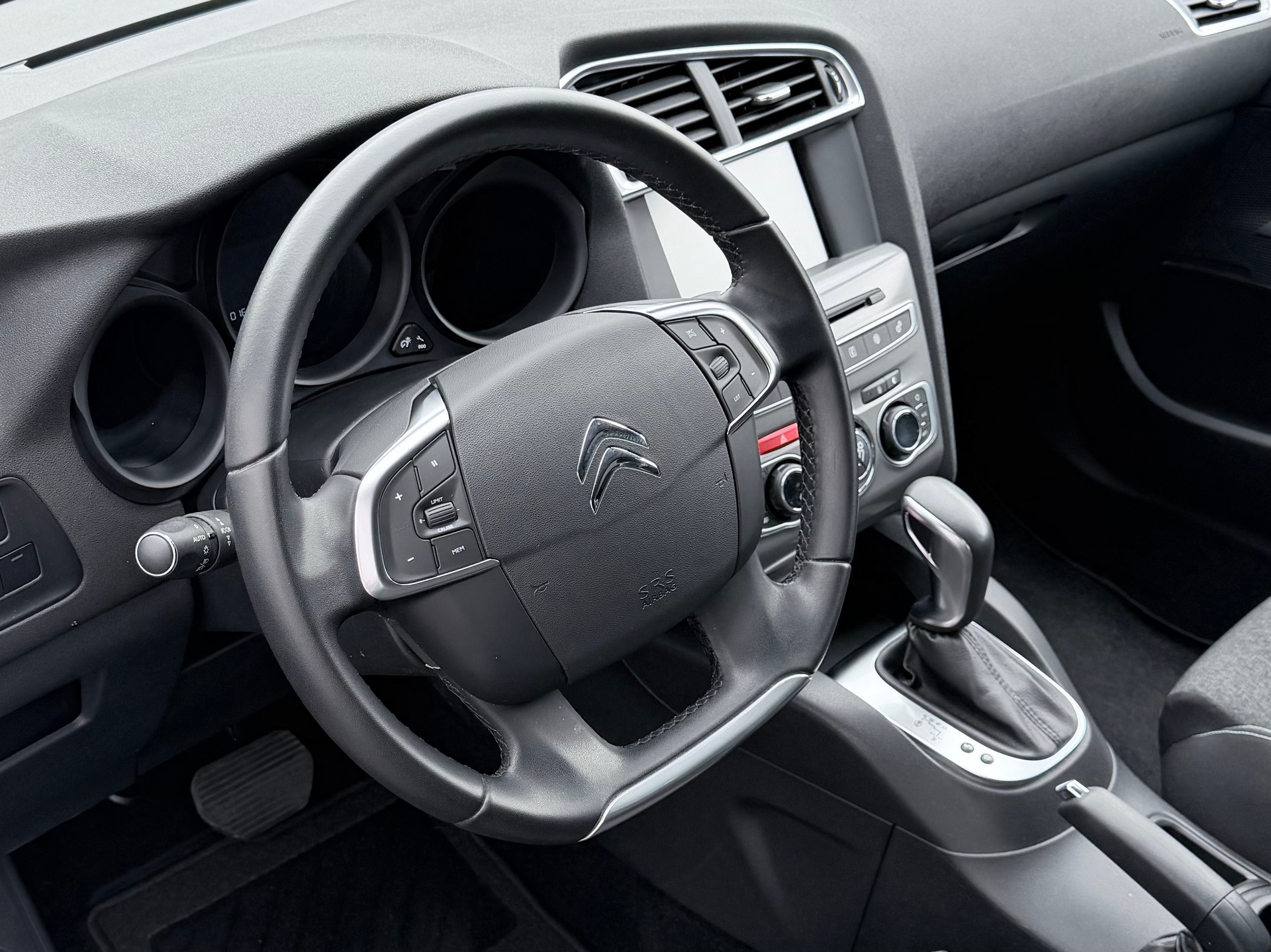 CITROEN C4 1.2 Pure Tech Shine Automatic-image-4