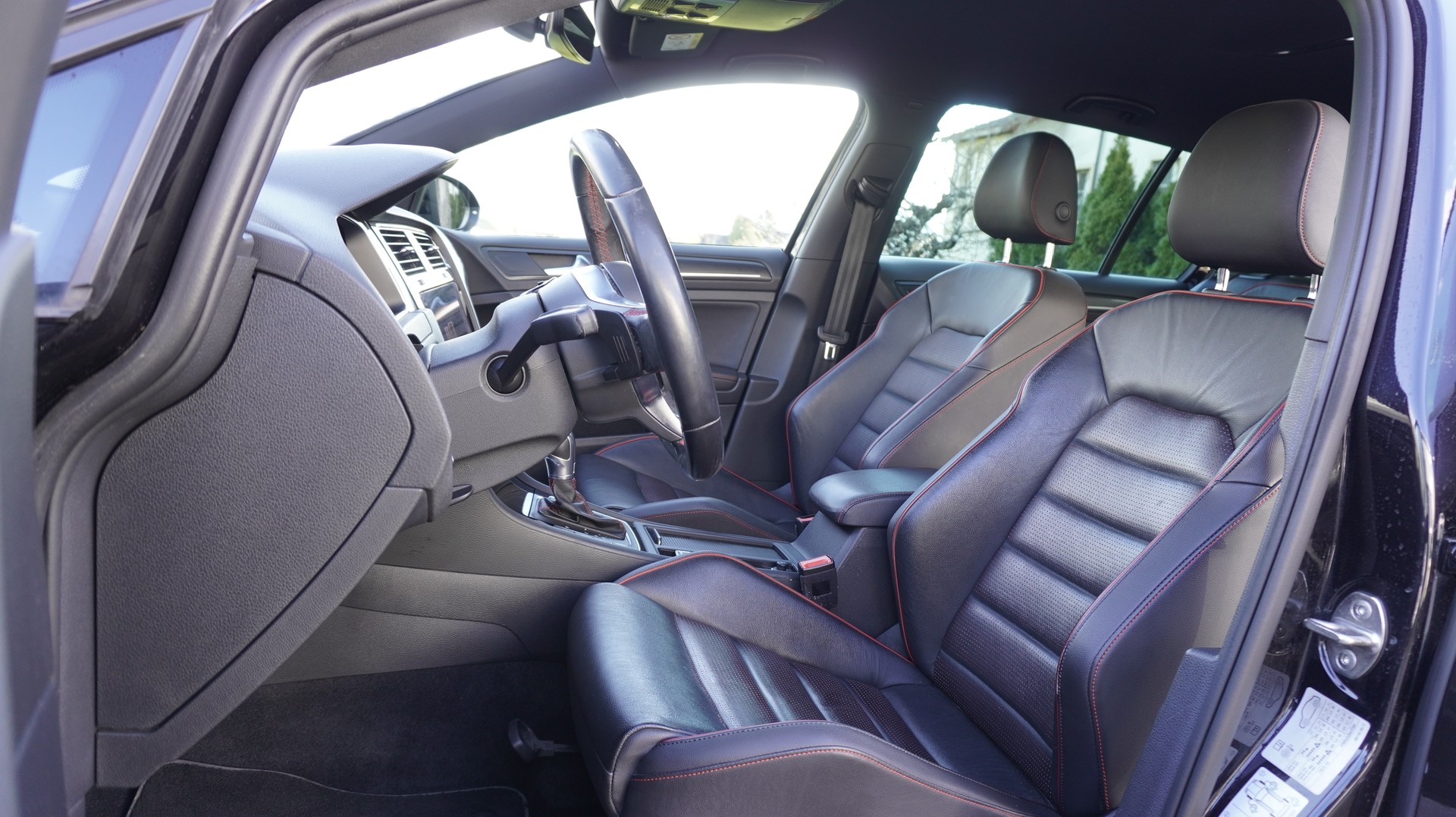 VW Golf 2.0 TSI GTI Performance DSG-showroom-element-3