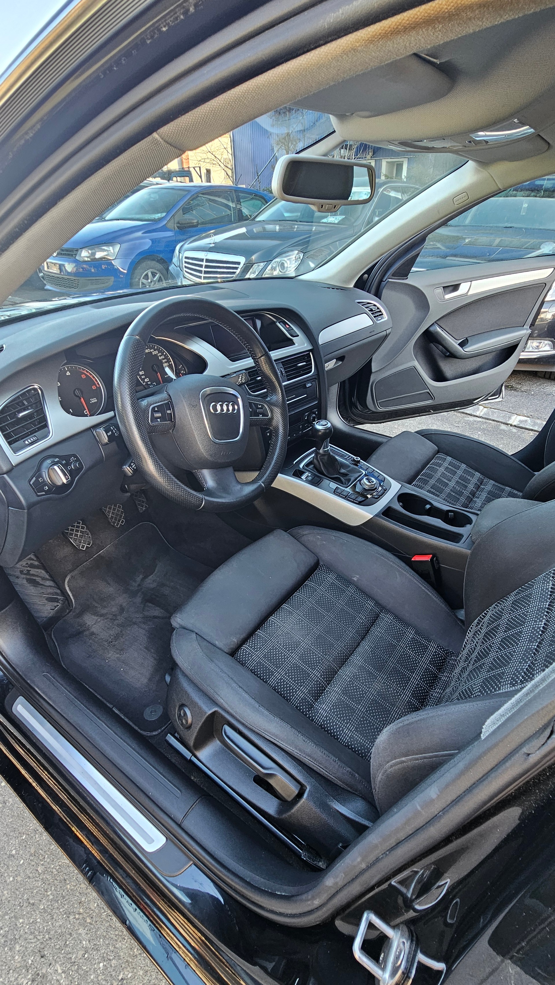 AUDI A4 Avant 2.0 TDI-image-10