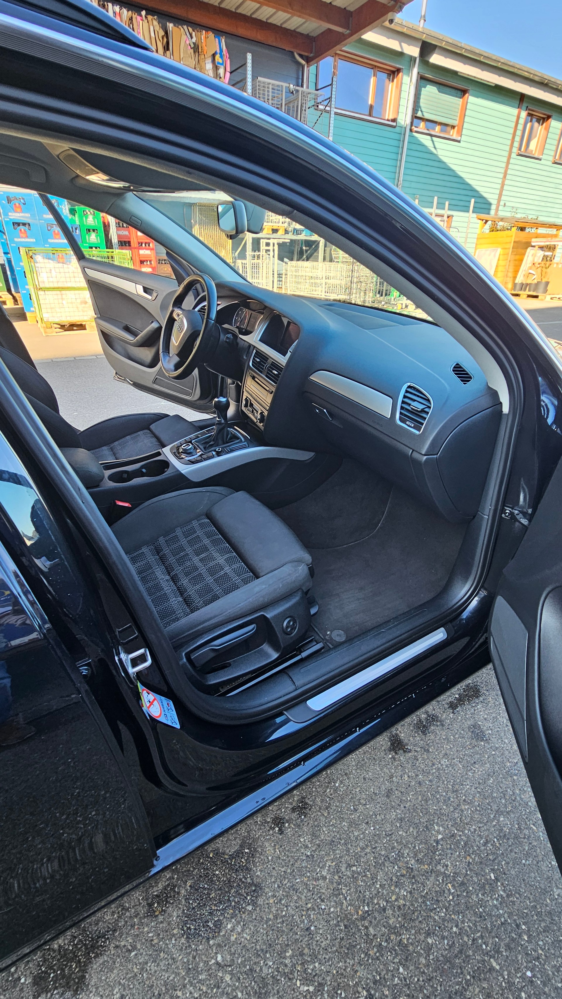 AUDI A4 Avant 2.0 TDI-image-11
