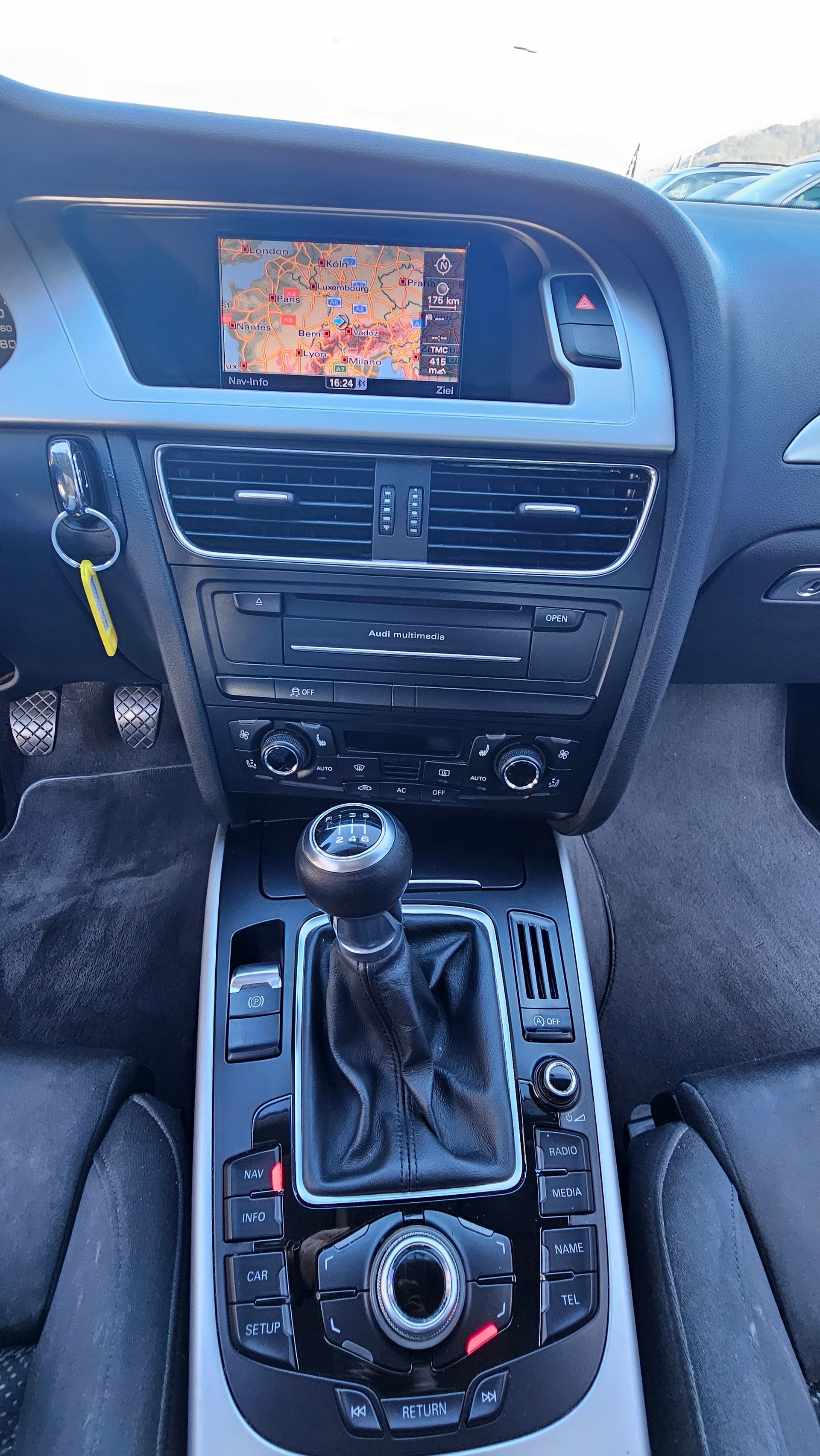AUDI A4 Avant 2.0 TDI-image-13