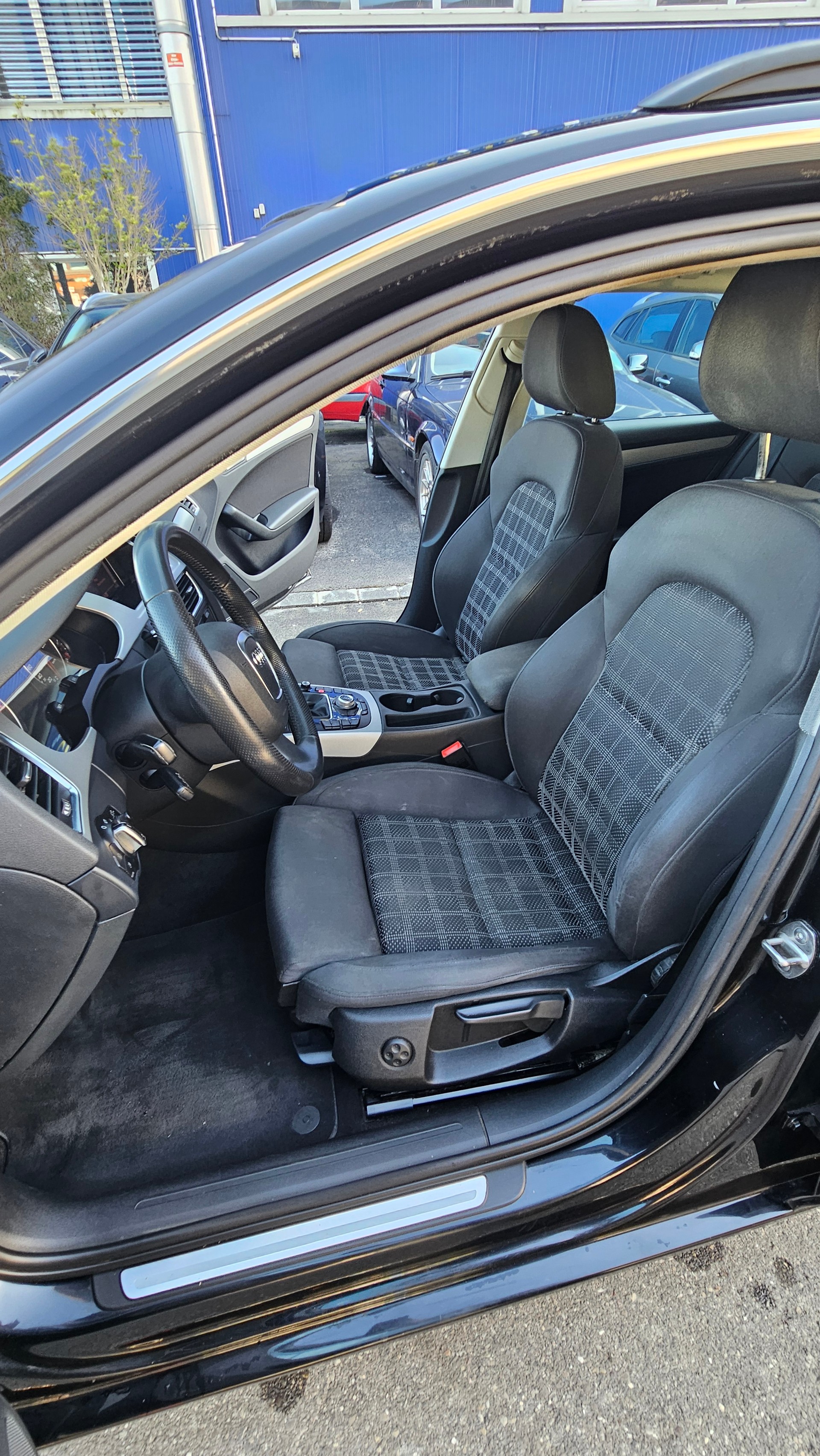 AUDI A4 Avant 2.0 TDI-image-16