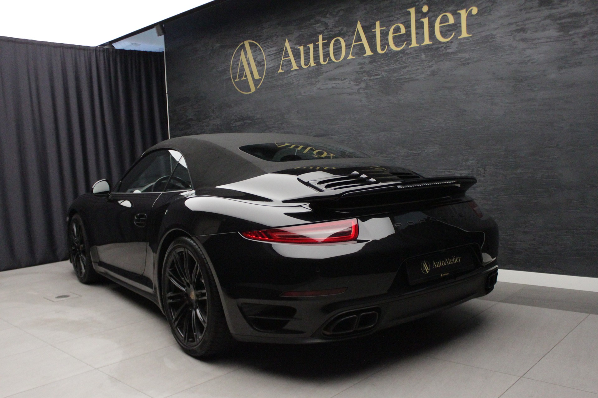 PORSCHE 911 Turbo Cabrio PDK-image-10