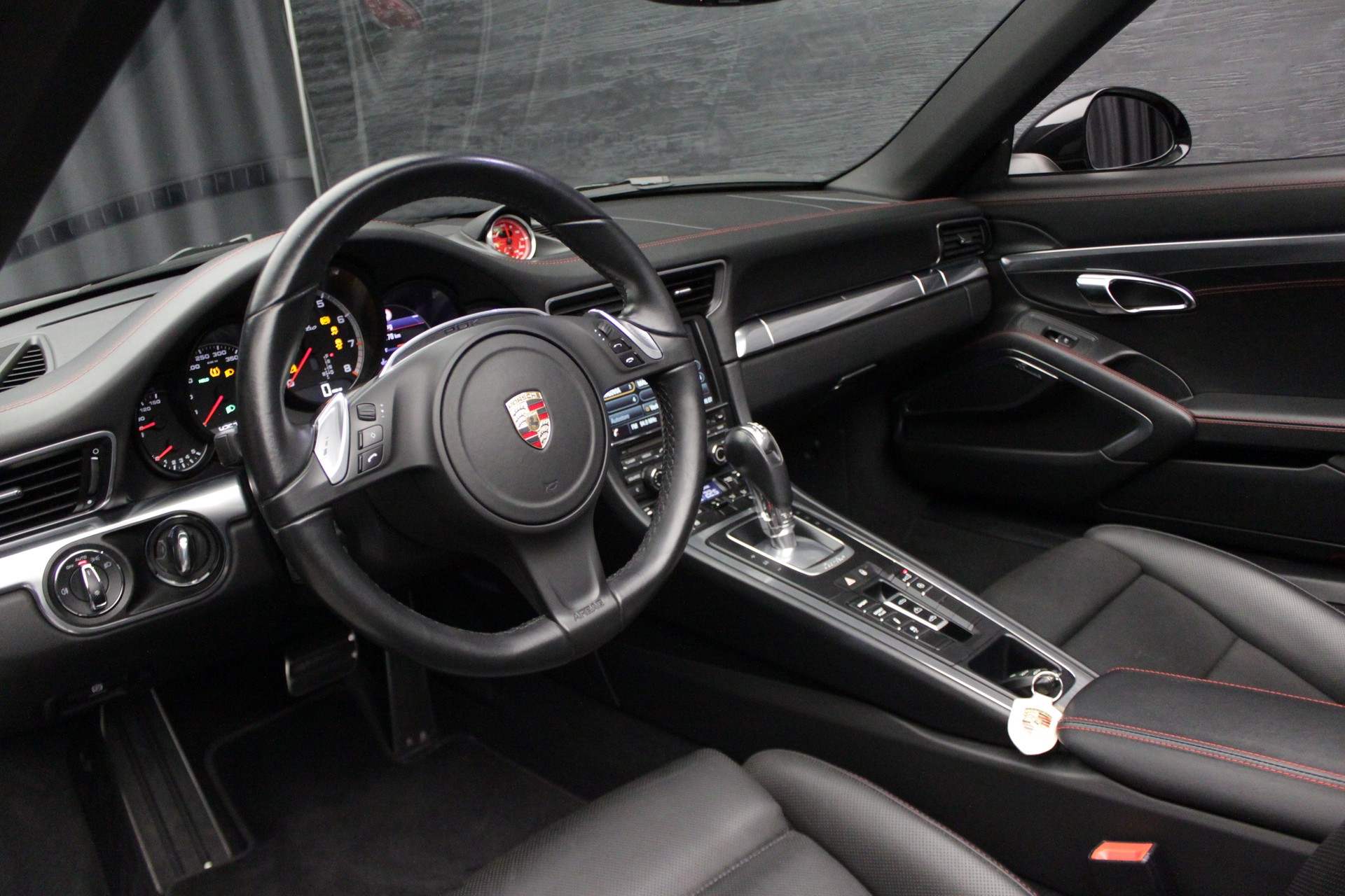 PORSCHE 911 Turbo Cabrio PDK-image-27