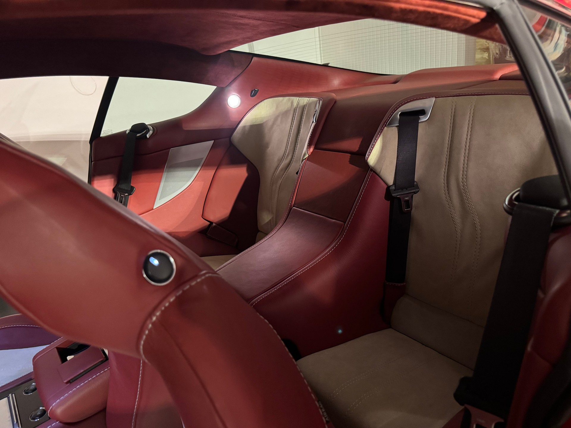 ASTON MARTIN DBS Coupé Touchtronic 2-image-25