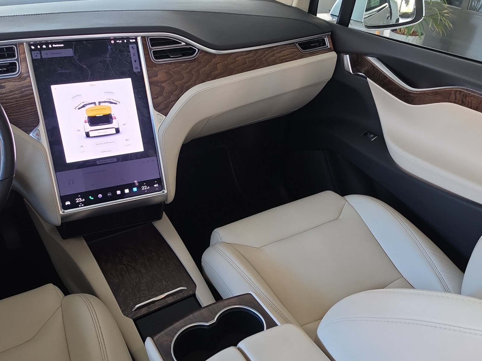 TESLA Model X 75 D-image-13