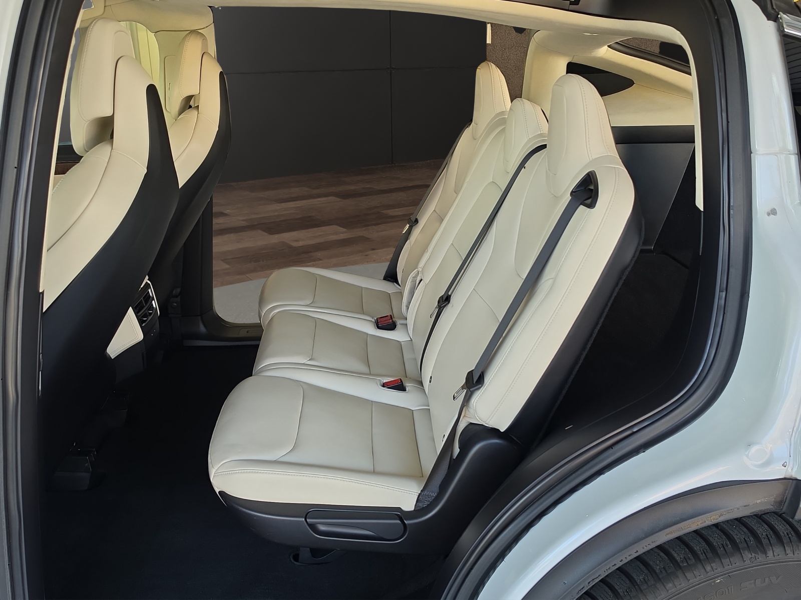 TESLA Model X 75 D-image-11