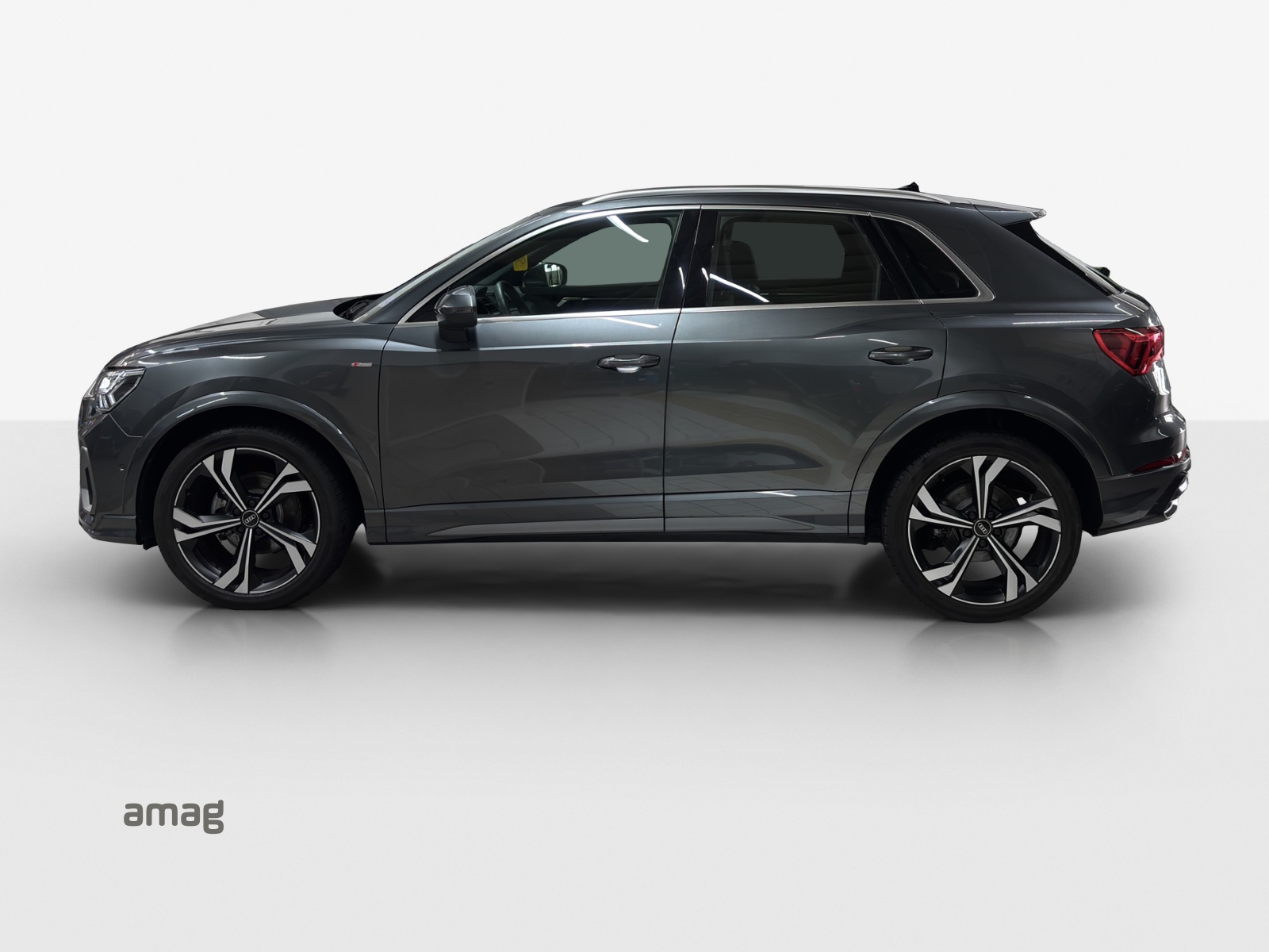 AUDI Q3 35 TFSI S line Attraction S-tronic-showroom-element-1