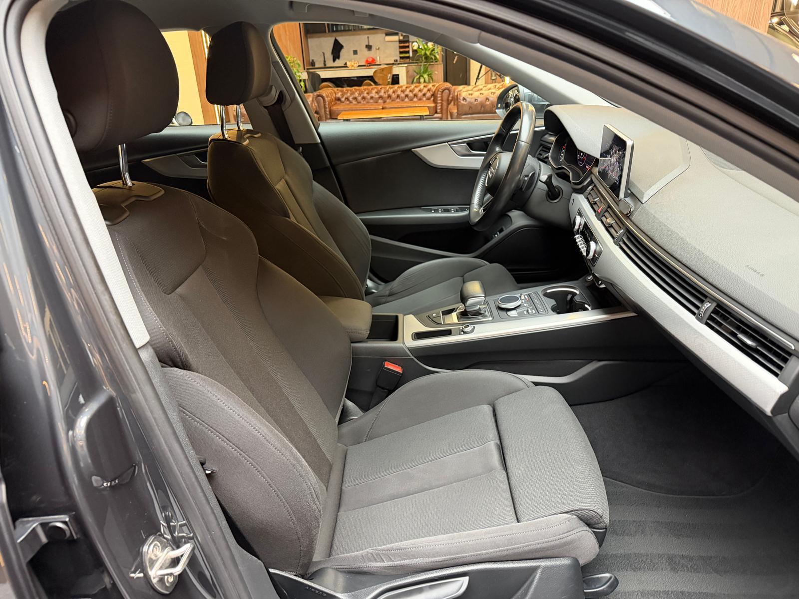 AUDI A4 2.0 35 TFSI S Line S-Tronic-image-16