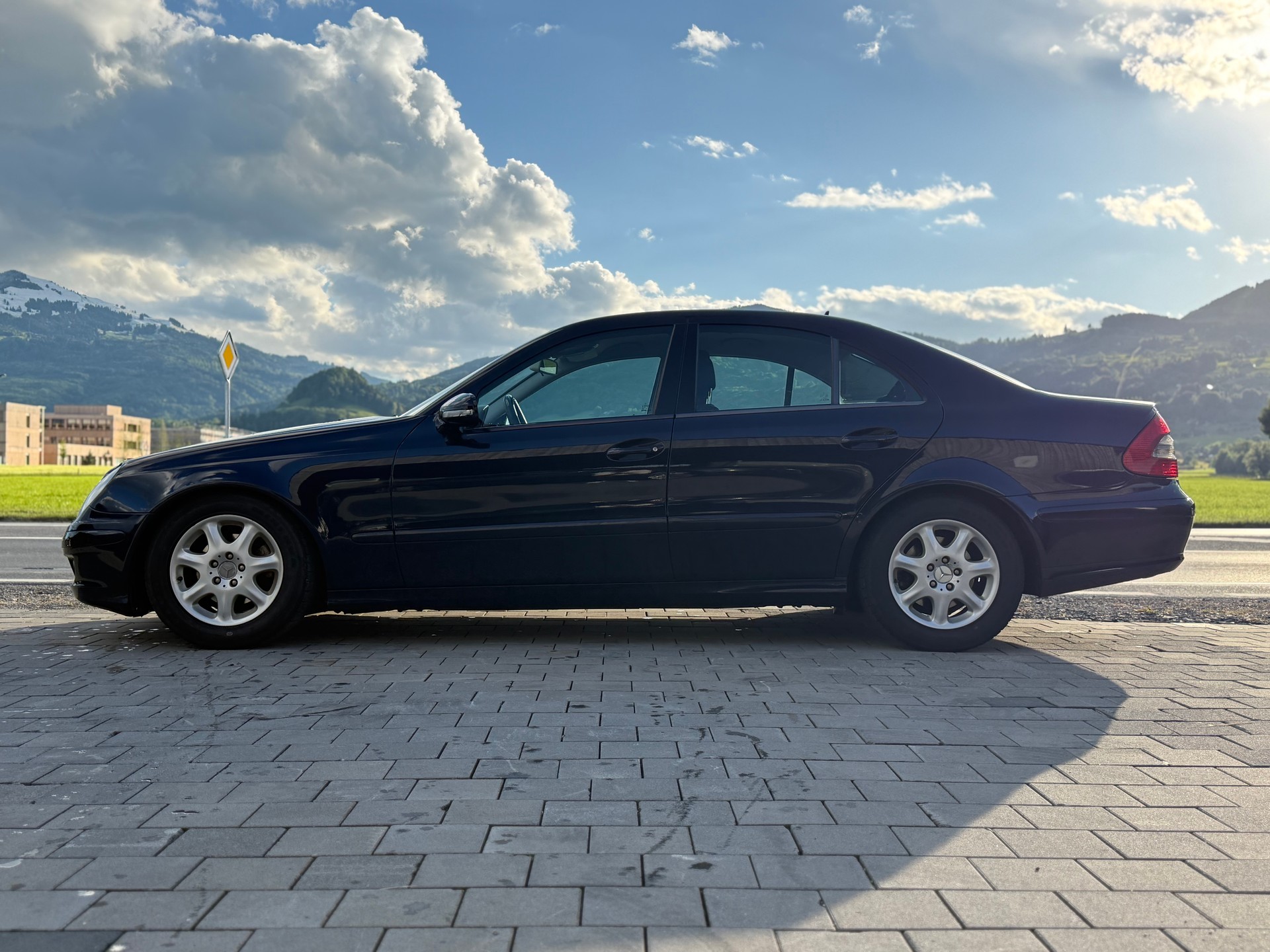 MERCEDES-BENZ E 320 CDI Classic 7G-Tronic-image-3