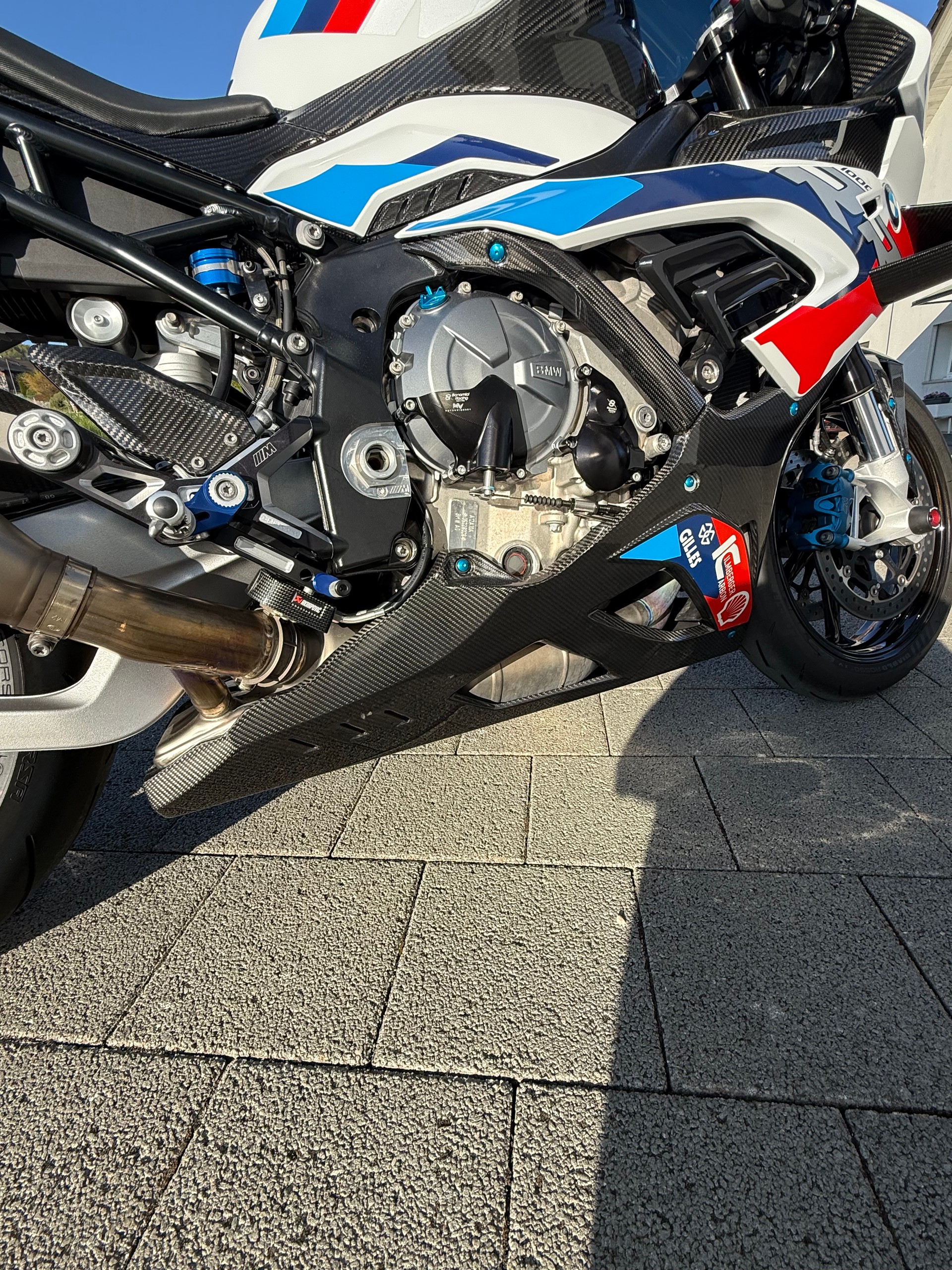 BMW M 1000 RR-image-2