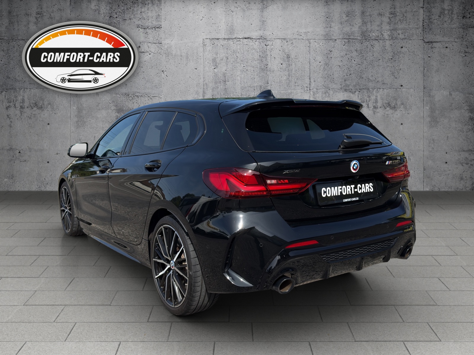 BMW M135i xDrive Steptronic Historisches 50-Jahre M-Emblem-showroom-element-3