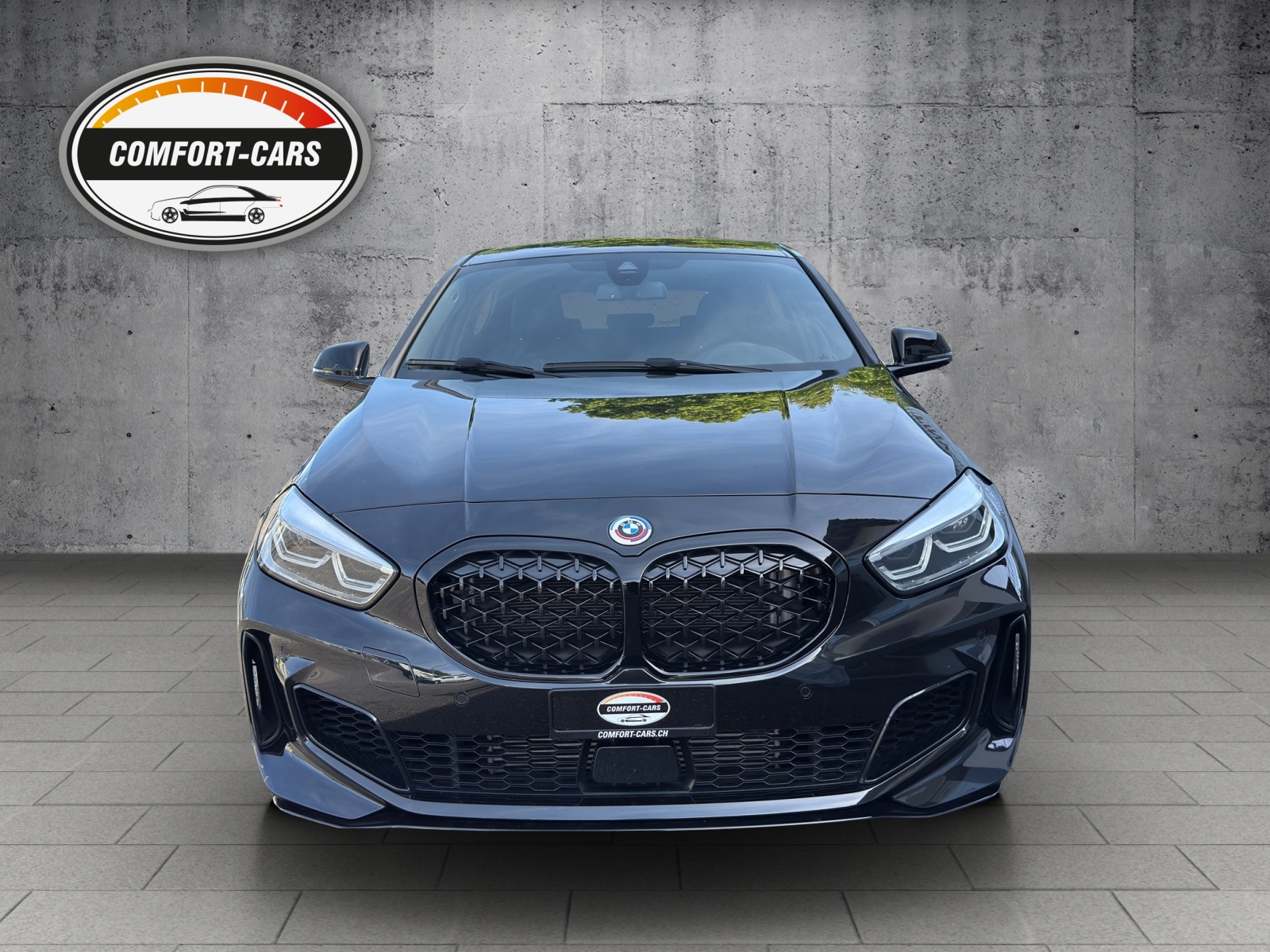 BMW M135i xDrive Steptronic Historisches 50-Jahre M-Emblem-showroom-element-1