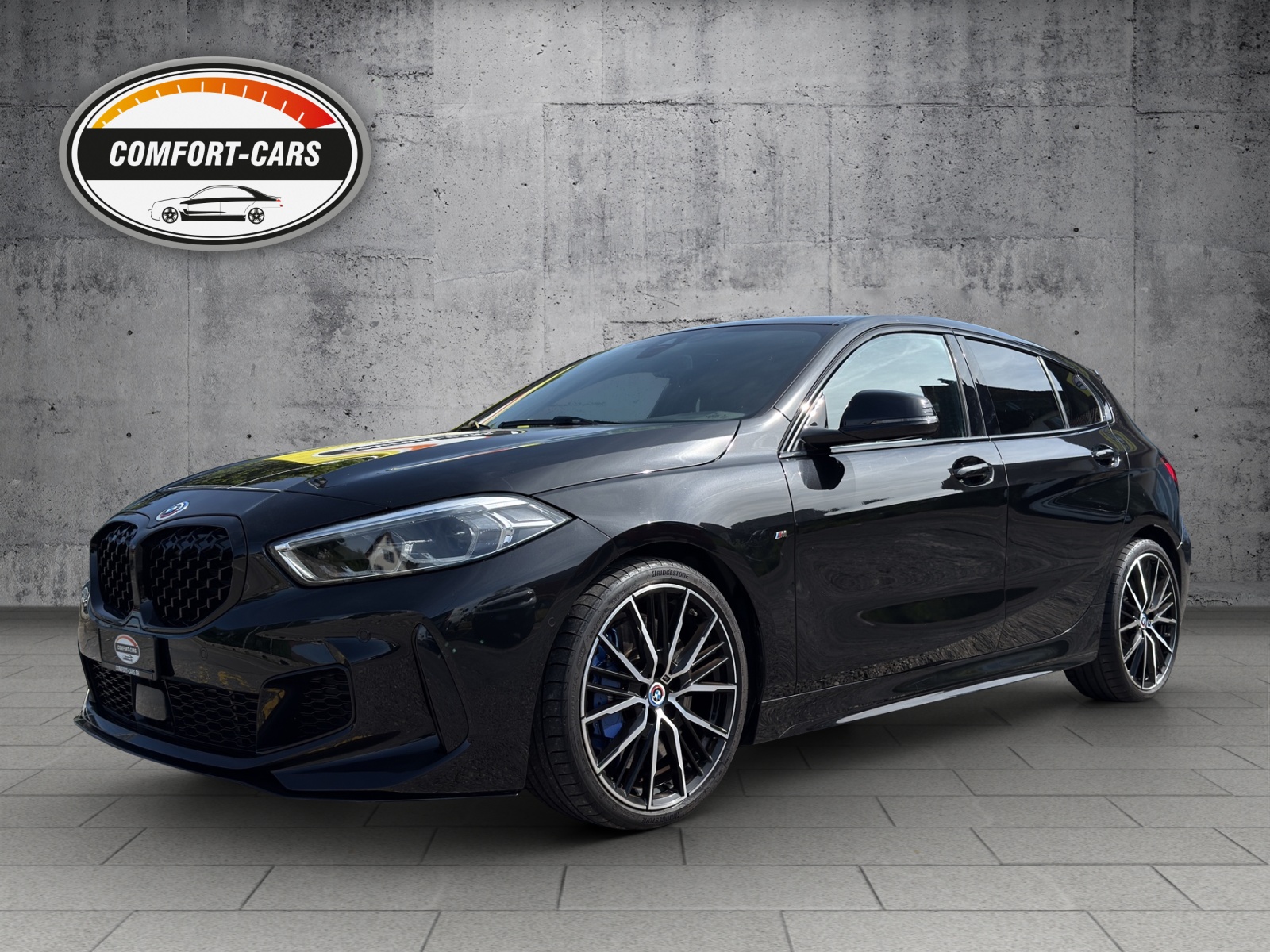 BMW M135i xDrive Steptronic Historisches 50-Jahre M-Emblem