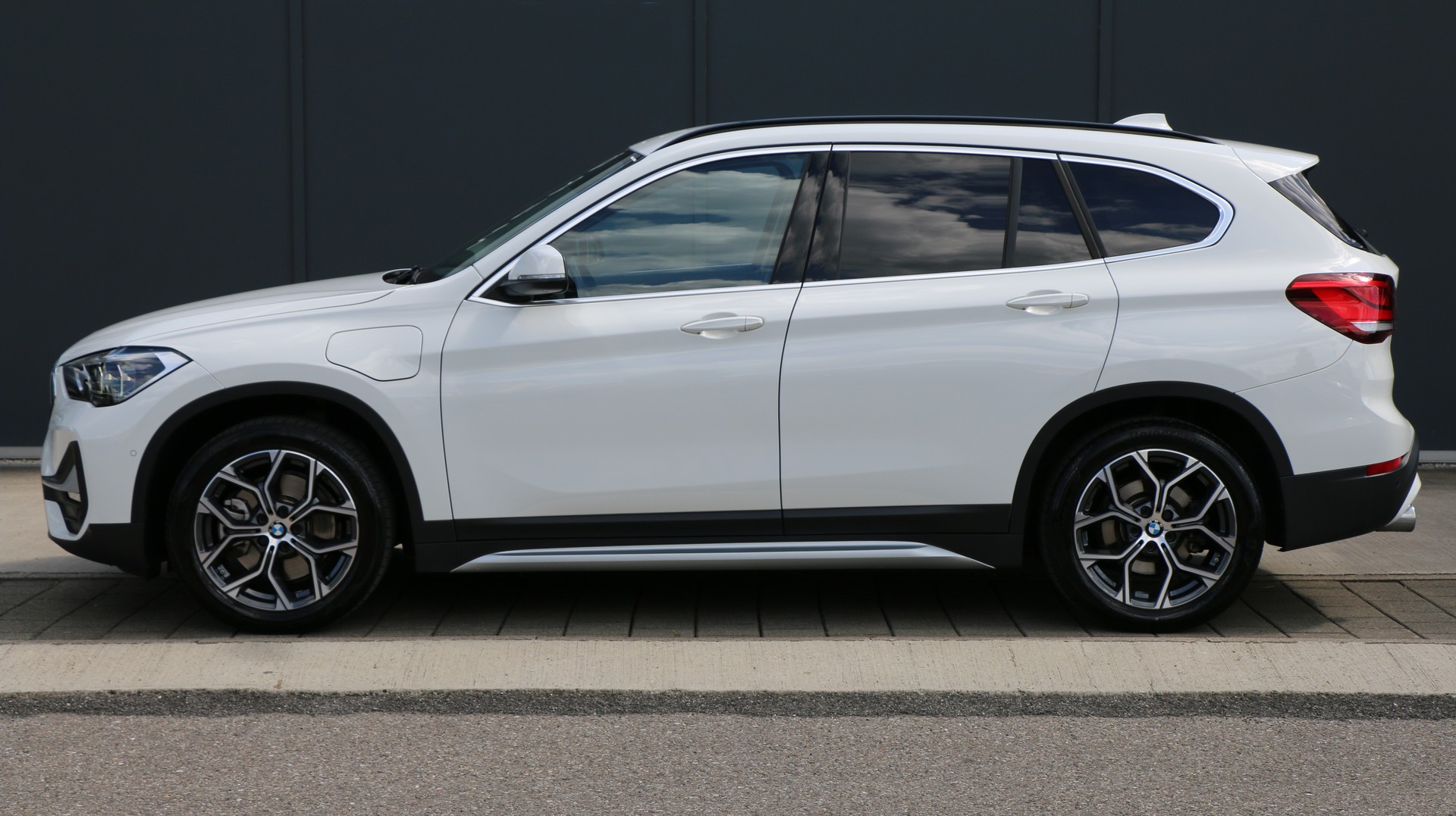 BMW X1 xDrive 25e xLine-image-2