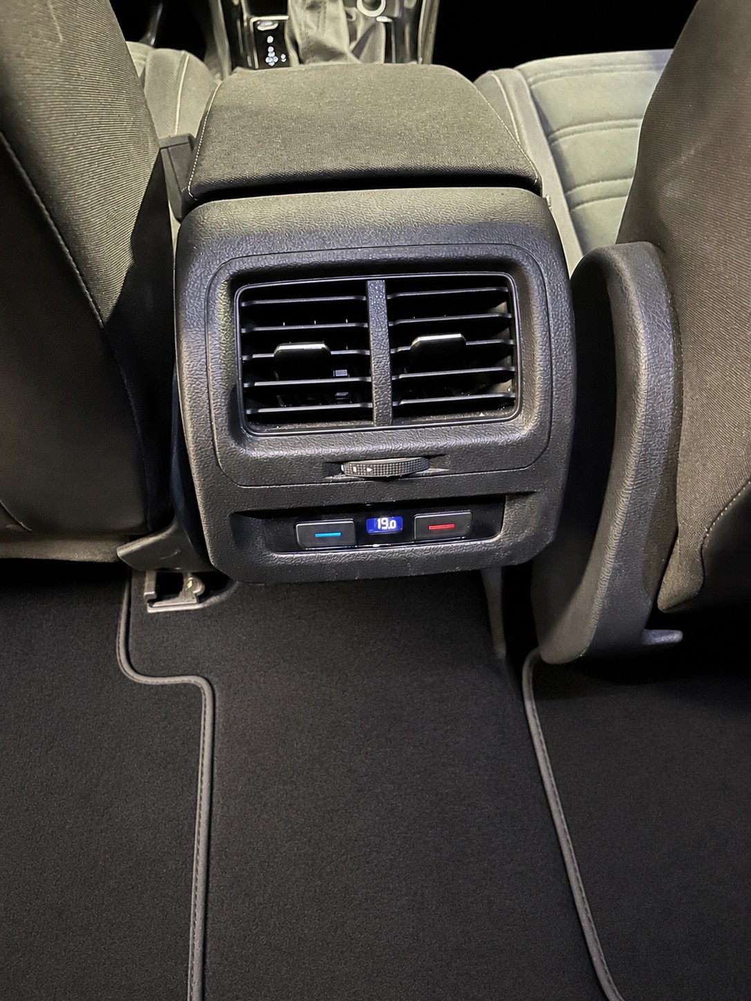 VW Touran 1.5 TSI EVO Highline DSG-image-16
