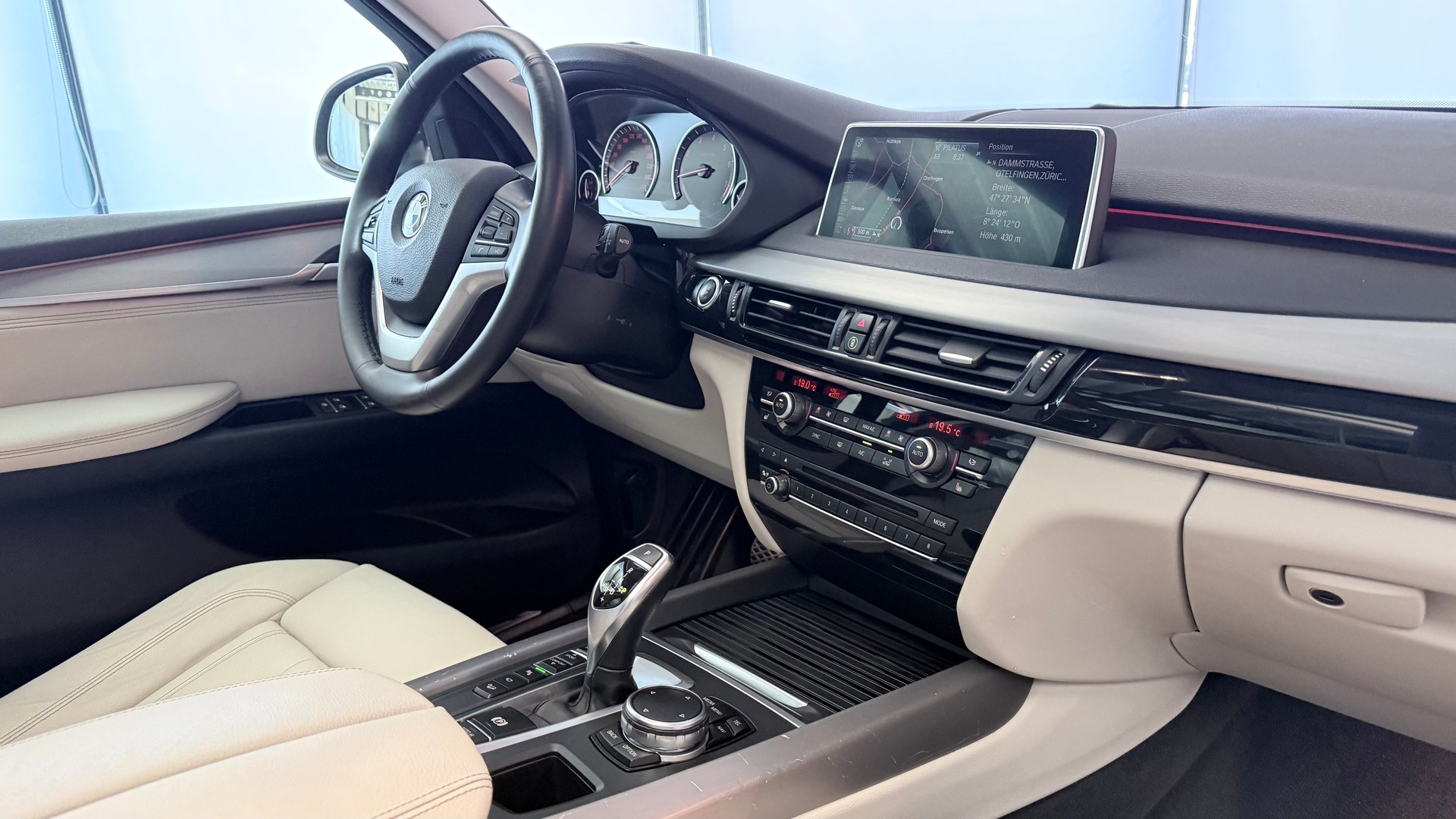 BMW X5 50i xDrive SAG-image-22