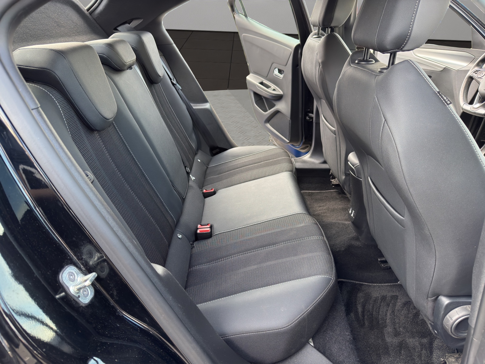 OPEL Mokka e Elegance-image-17