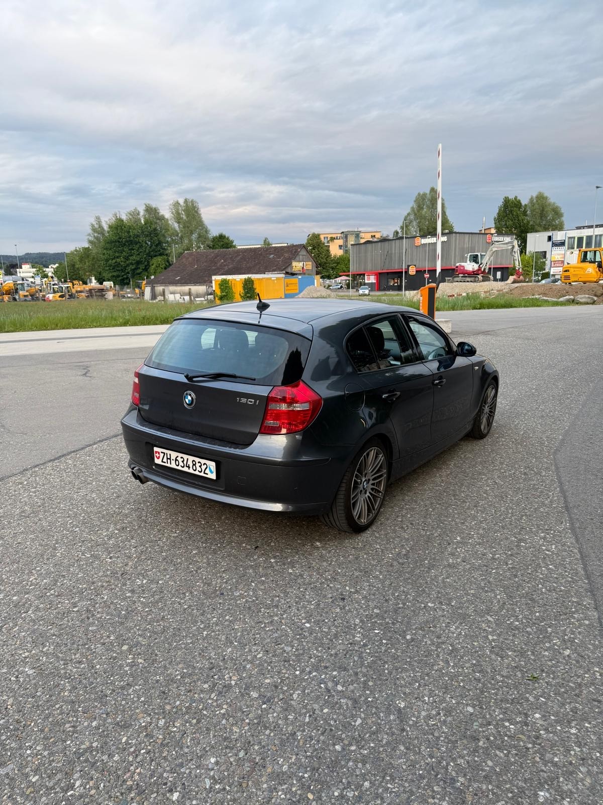 BMW 130i Steptronic-image-3