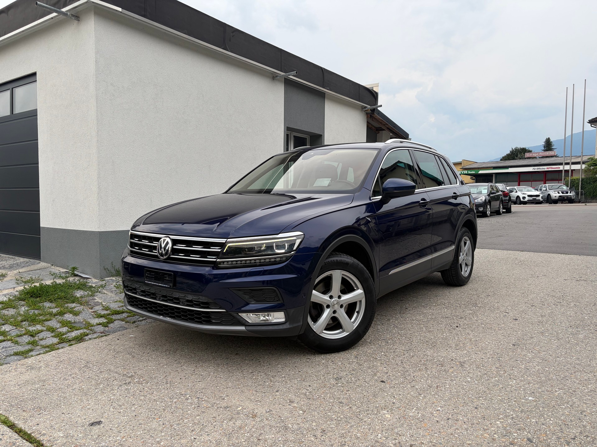 VW Tiguan 2.0 TDI SCR Highline 4Motion-image-1