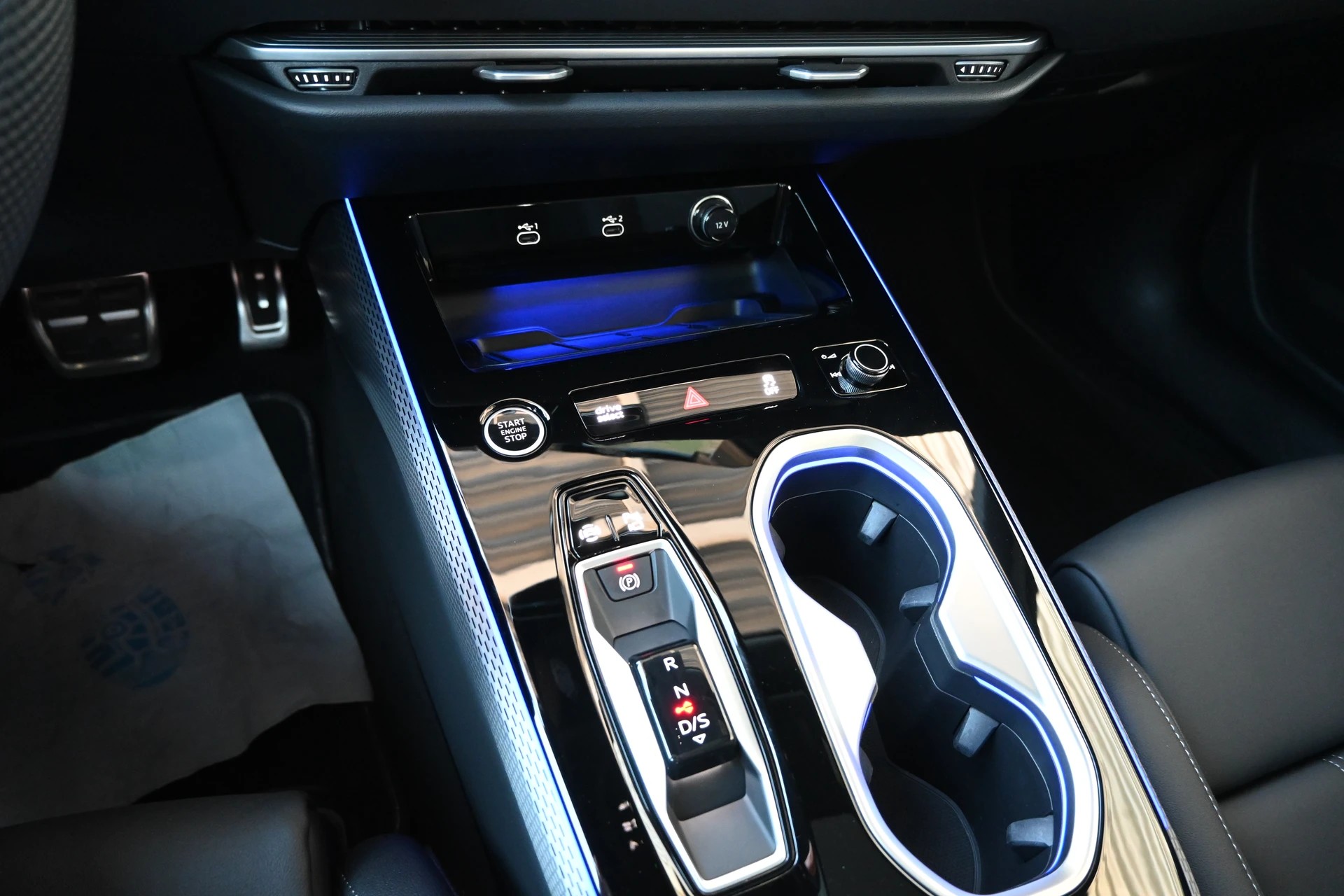 AUDI A6 Avant 40 TDI S-Line Plus Black S tronic-image-19
