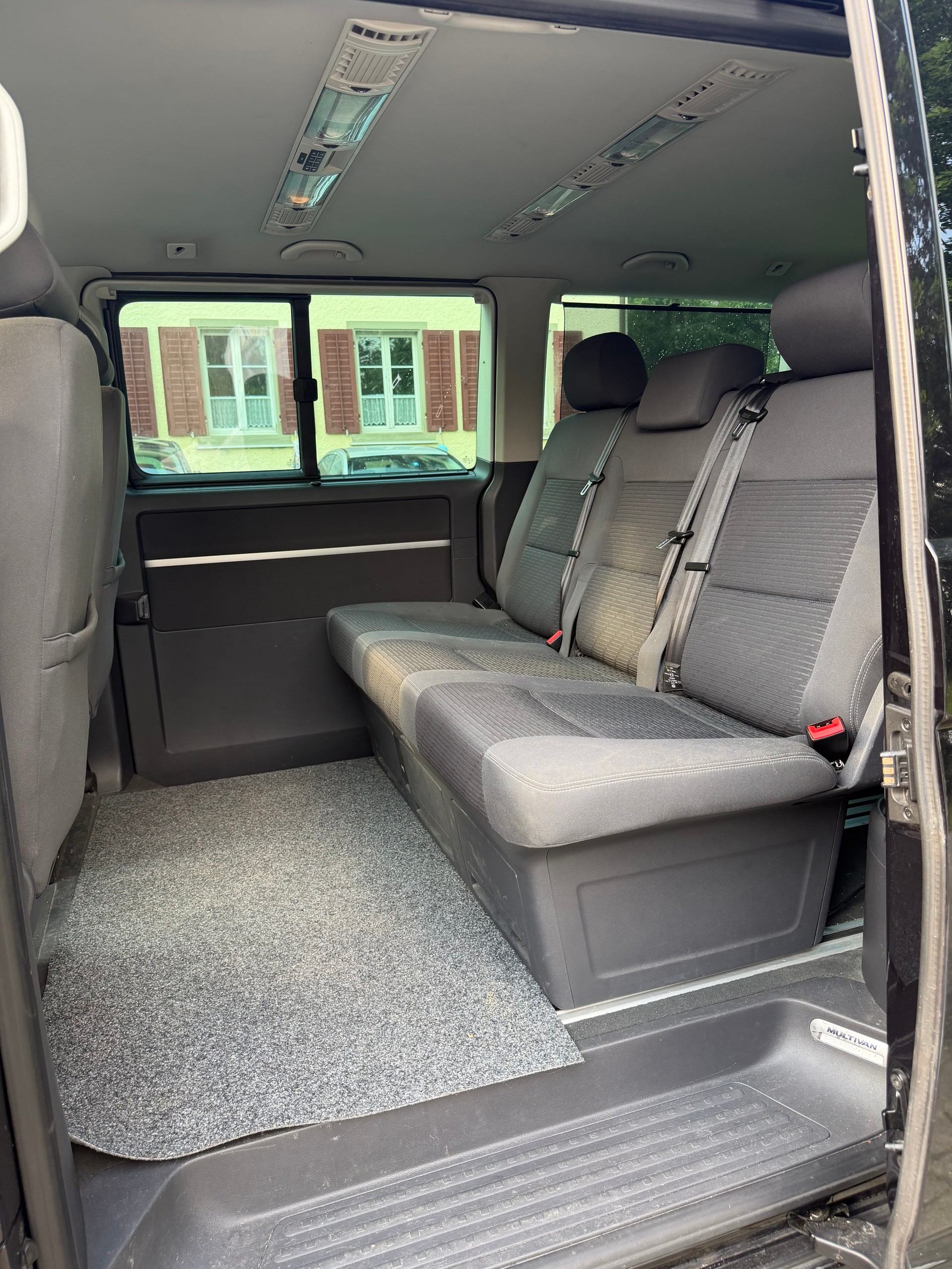 VW T5 Multivan 2.0 TDI CR Family 4Motion-image-6