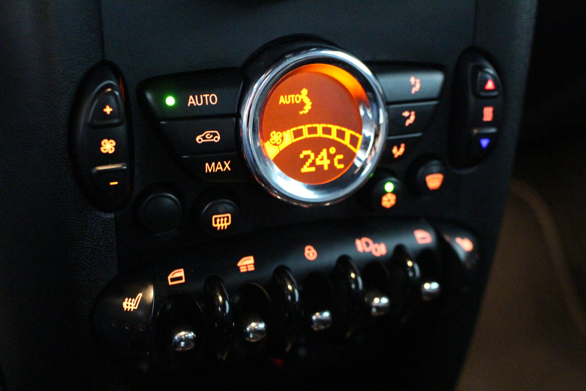 MINI Cabrio R57 1.6i Cooper-image-17