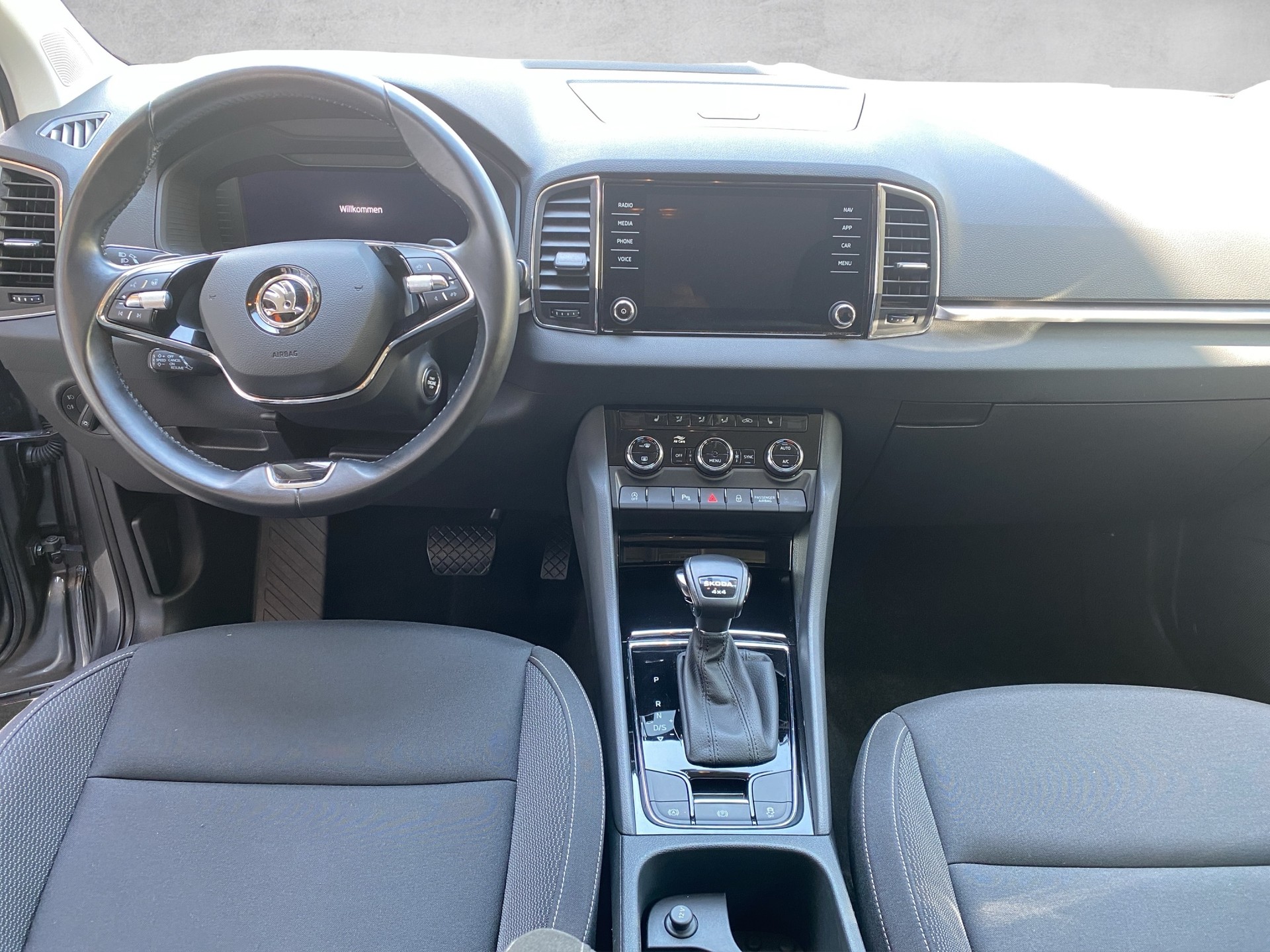 SKODA Karoq 2.0 TDI CR Ambition 4x4 DSG-image-9