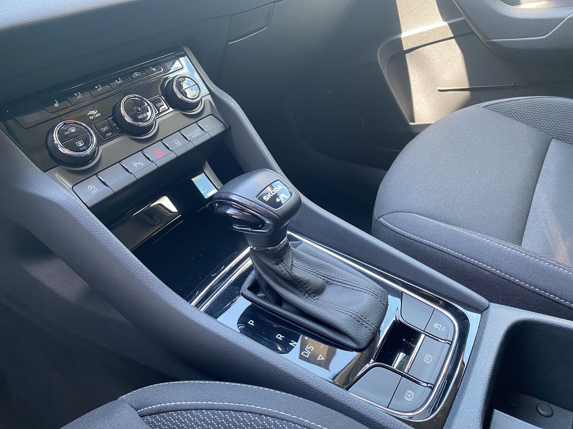 SKODA Karoq 2.0 TDI CR Ambition 4x4 DSG-image-12