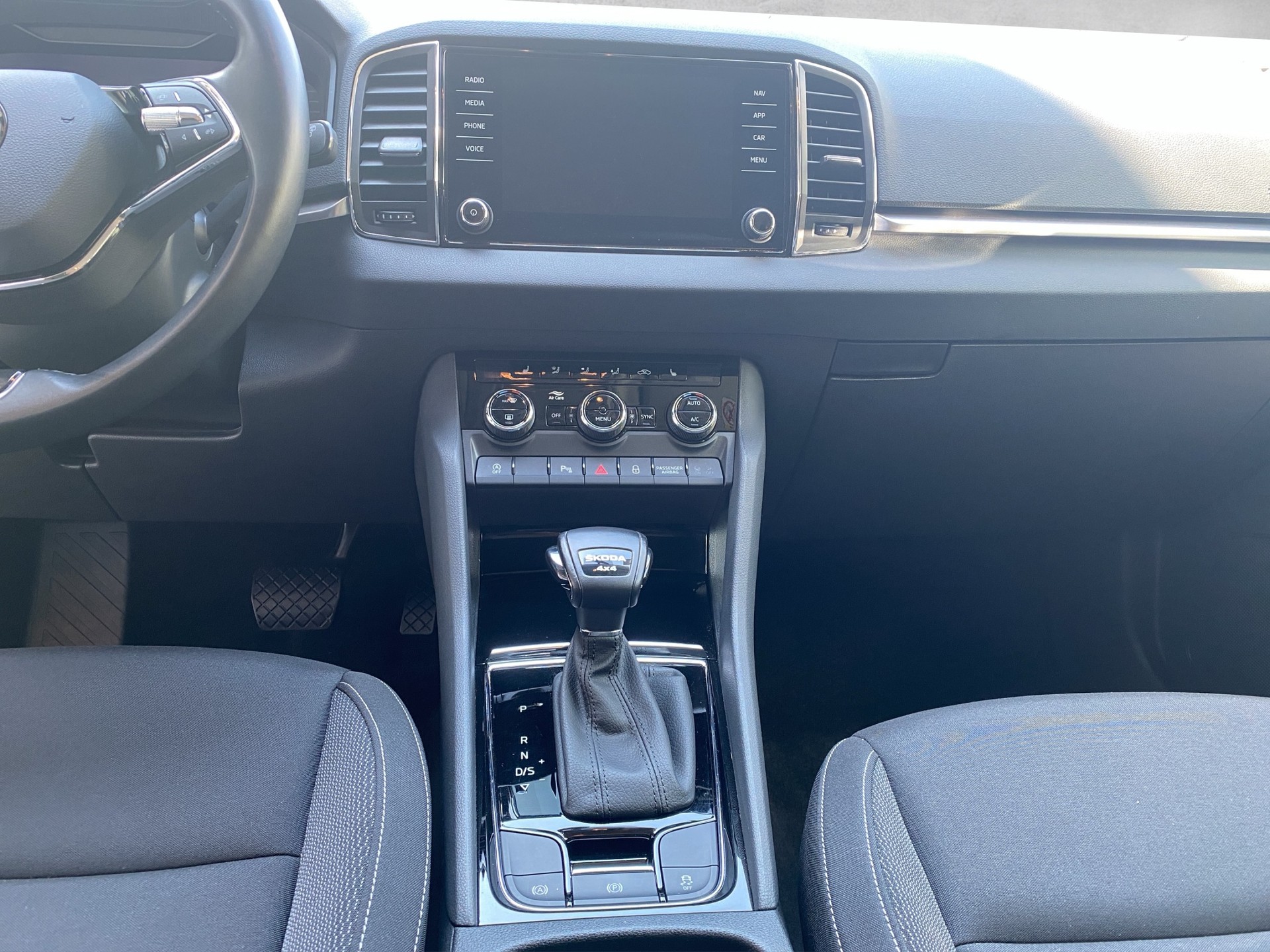 SKODA Karoq 2.0 TDI CR Ambition 4x4 DSG-image-10
