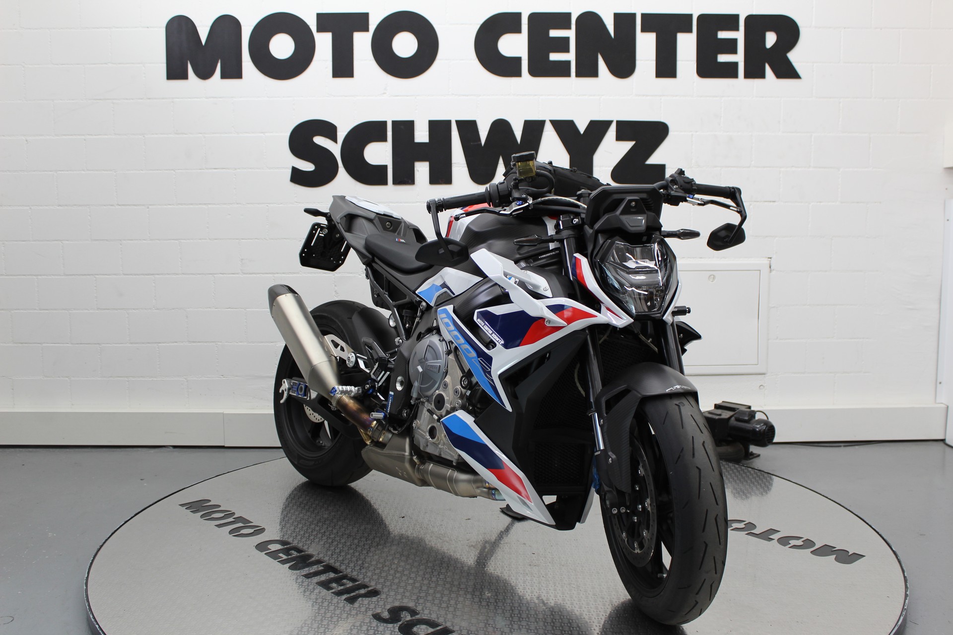 BMW M 1000 R-image-1