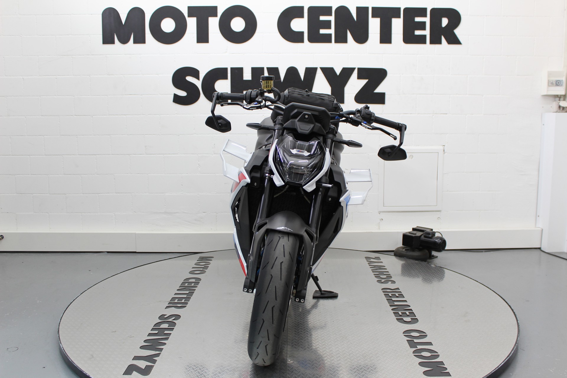 BMW M 1000 R-image-2