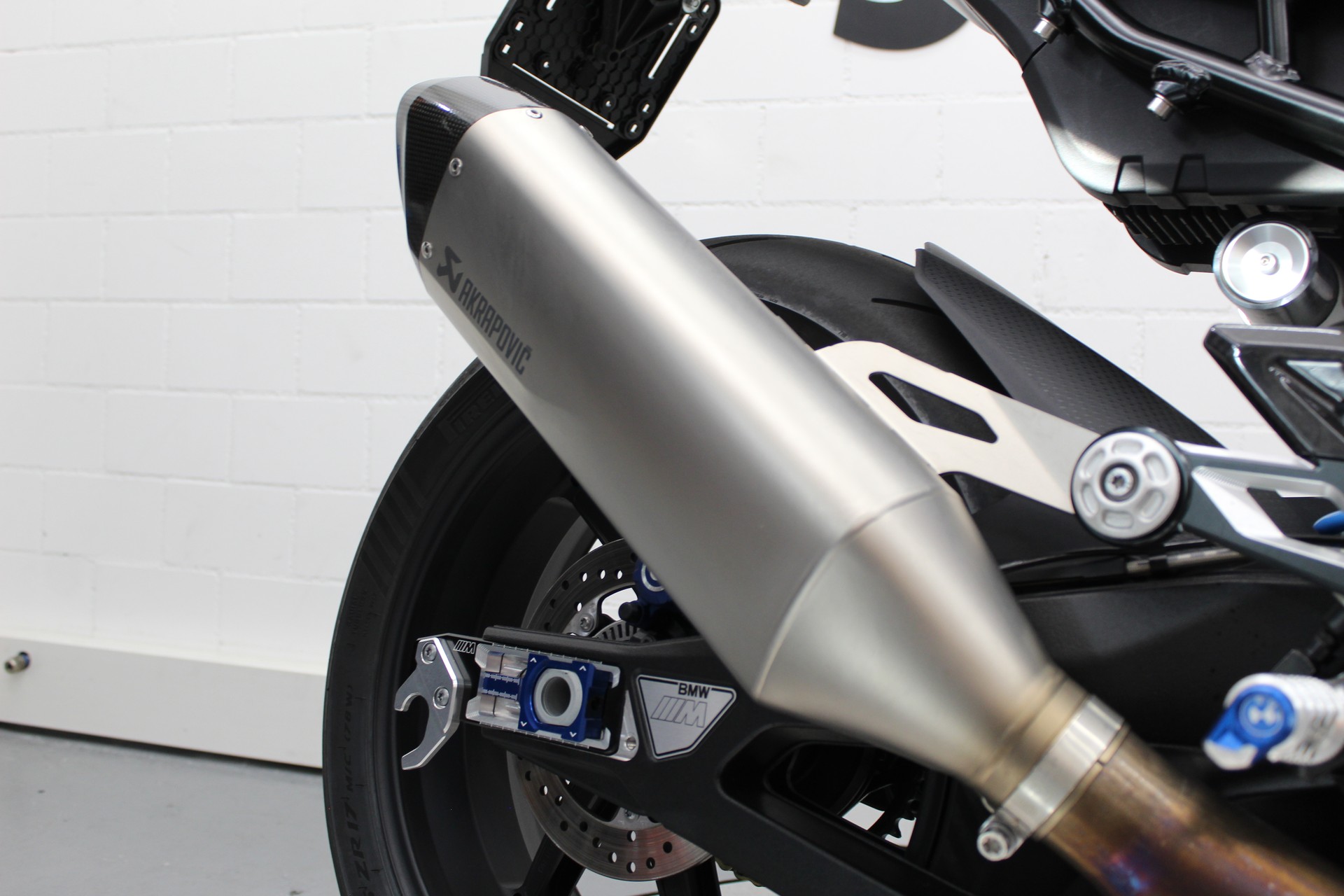 BMW M 1000 R-image-9