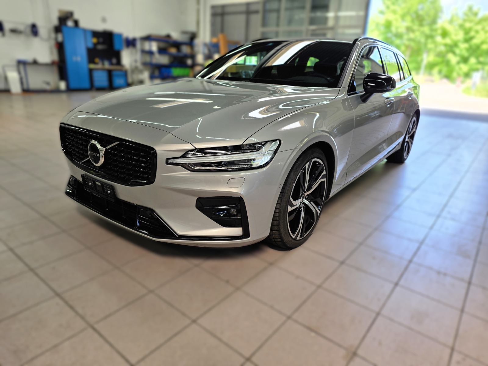 VOLVO V60 B4 Benzin Mild Hybrid Ultra Dark DCT