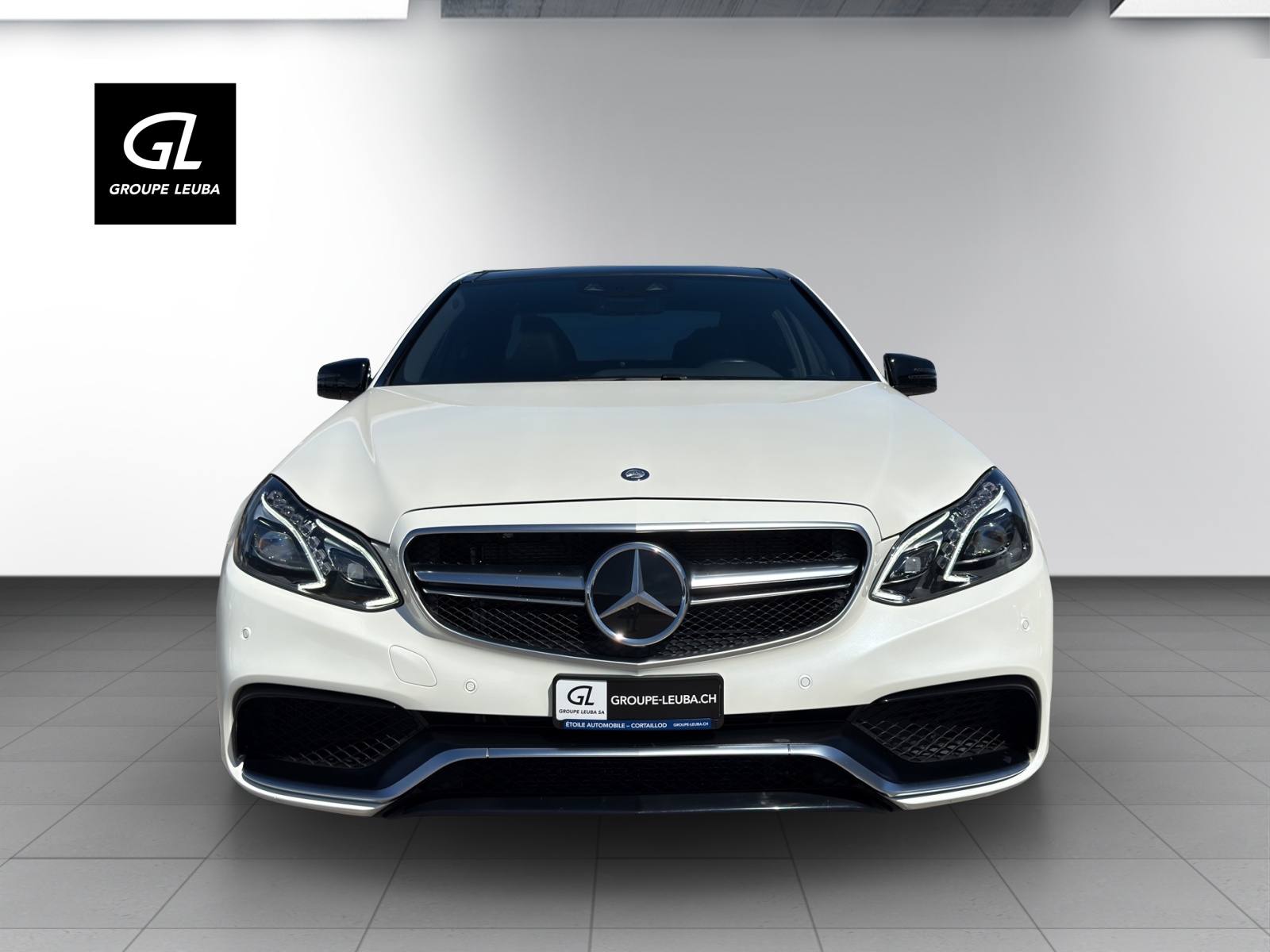 MERCEDES-BENZ E 63 AMG-showroom-element-2