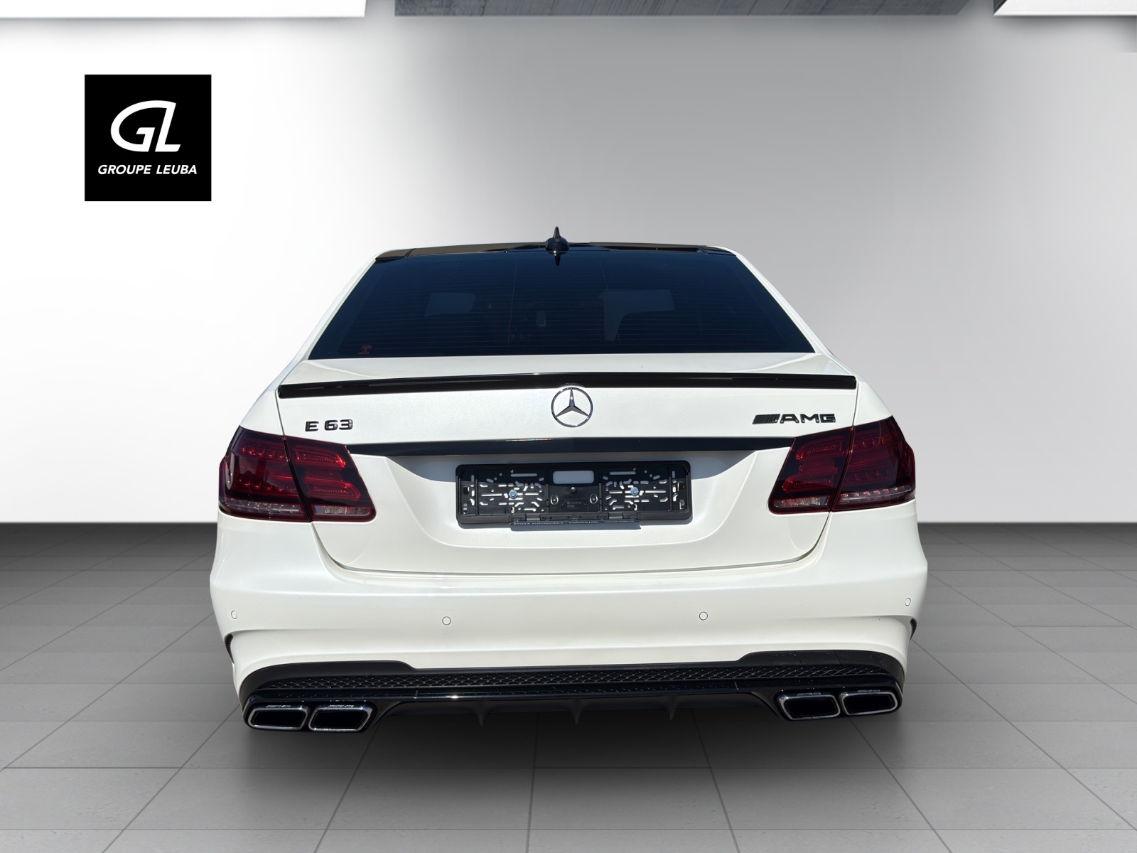 MERCEDES-BENZ E 63 AMG-showroom-element-3