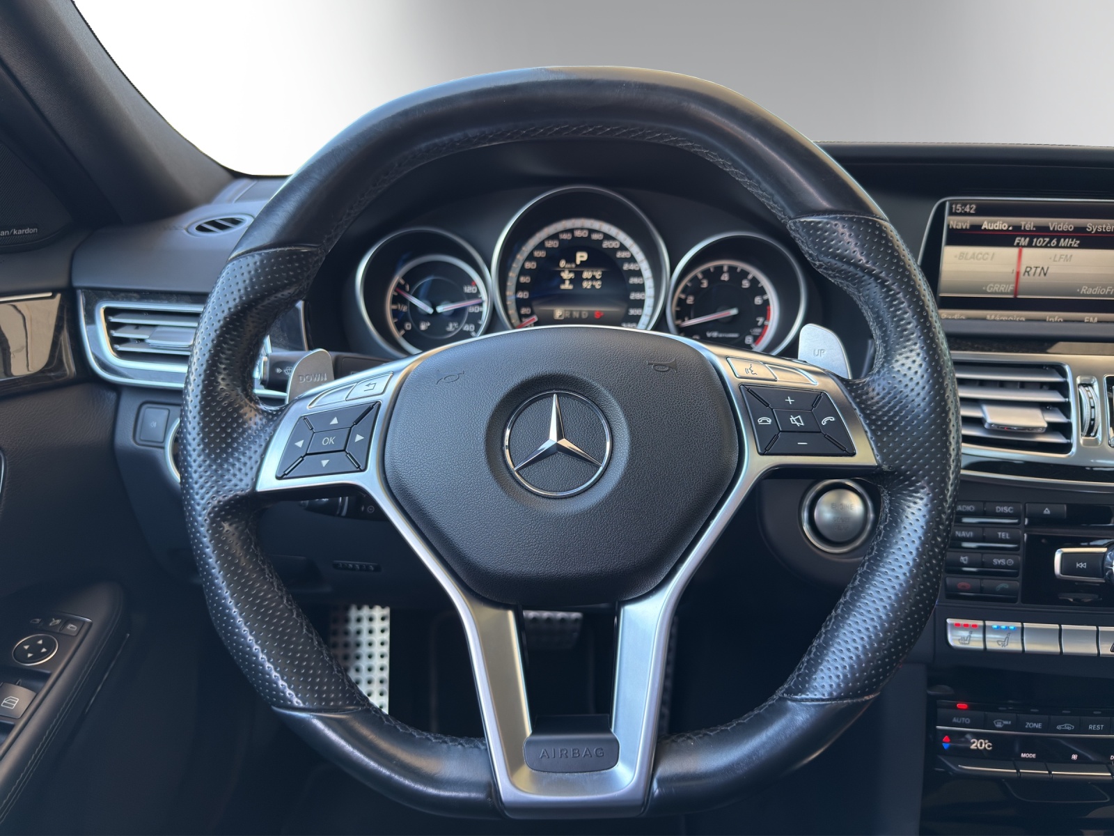 MERCEDES-BENZ E 63 AMG-image-13